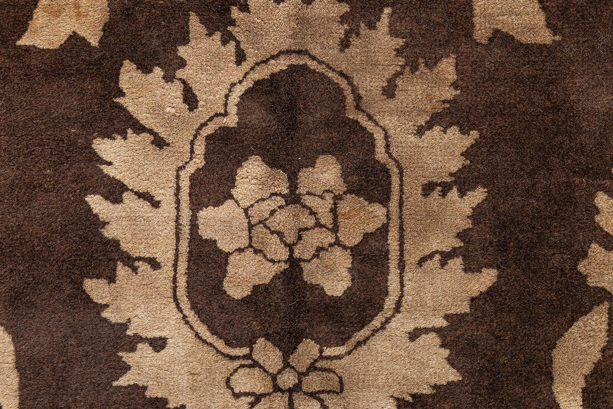Tapis ancien en laine à motifs floraux chinois Doris Leslie Blau
Taille : 8'7