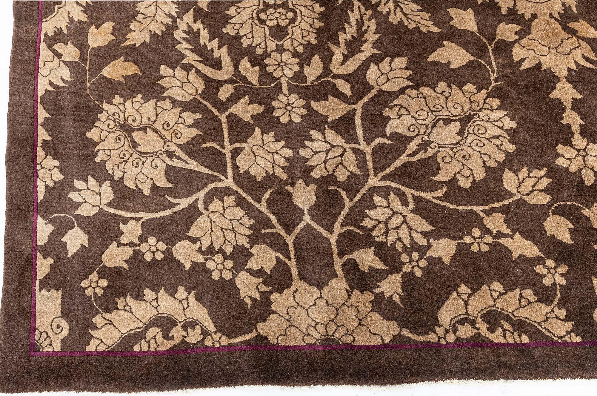 Chippendale chinois Tapis ancien en laine à motifs floraux chinois Doris Leslie Blau en vente