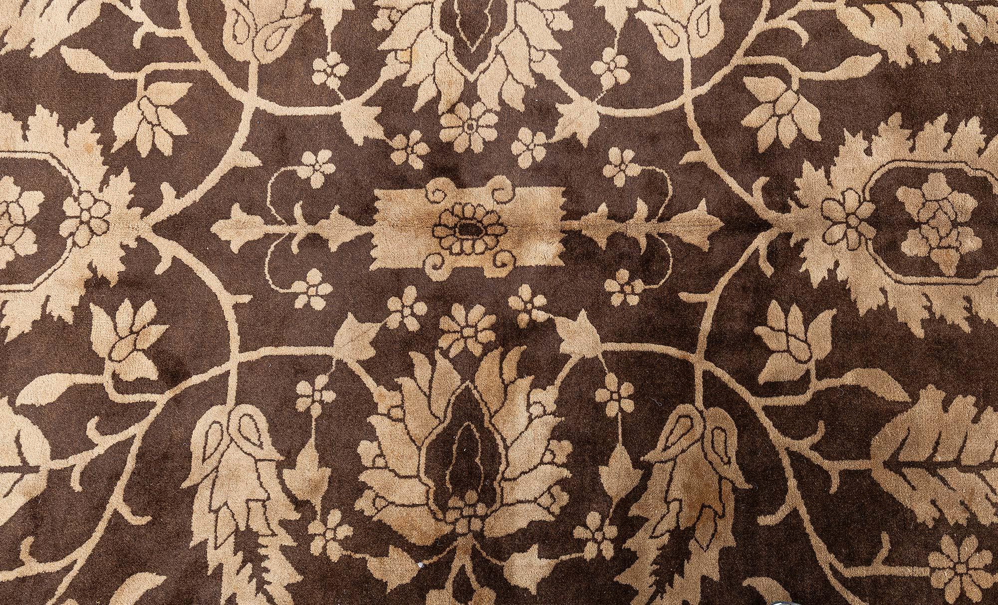 Chinois Tapis ancien en laine à motifs floraux chinois Doris Leslie Blau en vente