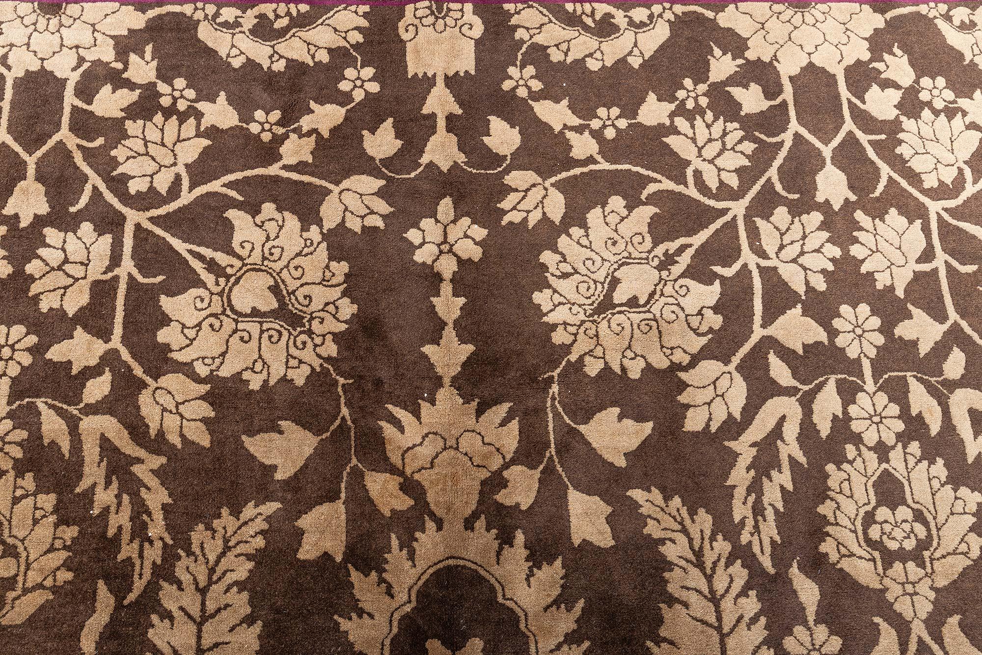 Noué à la main Tapis ancien en laine à motifs floraux chinois Doris Leslie Blau en vente