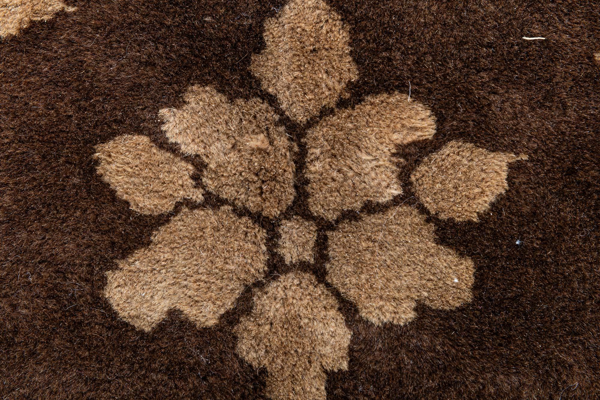 Tapis ancien en laine à motifs floraux chinois Doris Leslie Blau Bon état - En vente à New York, NY