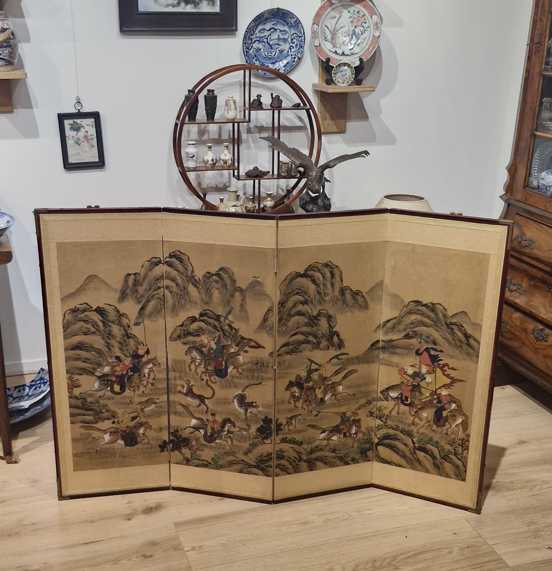 A super nice Chinese Chamber screen. Also suitable for wall mounting. 

Good condition and lovely colors