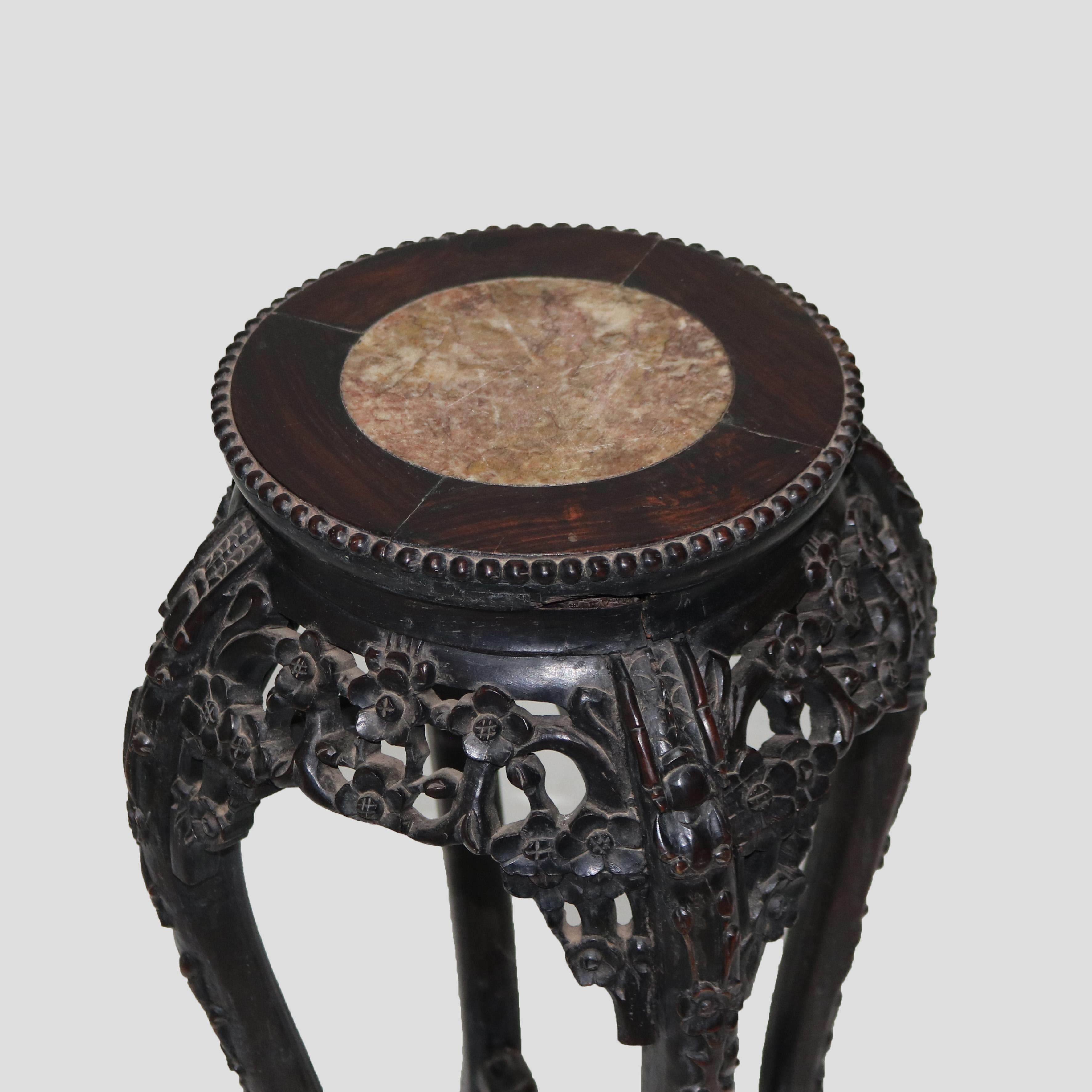 Asiatico Antico cavalletto cinese con piano in marmo intagliato a fogliame C1920 in vendita