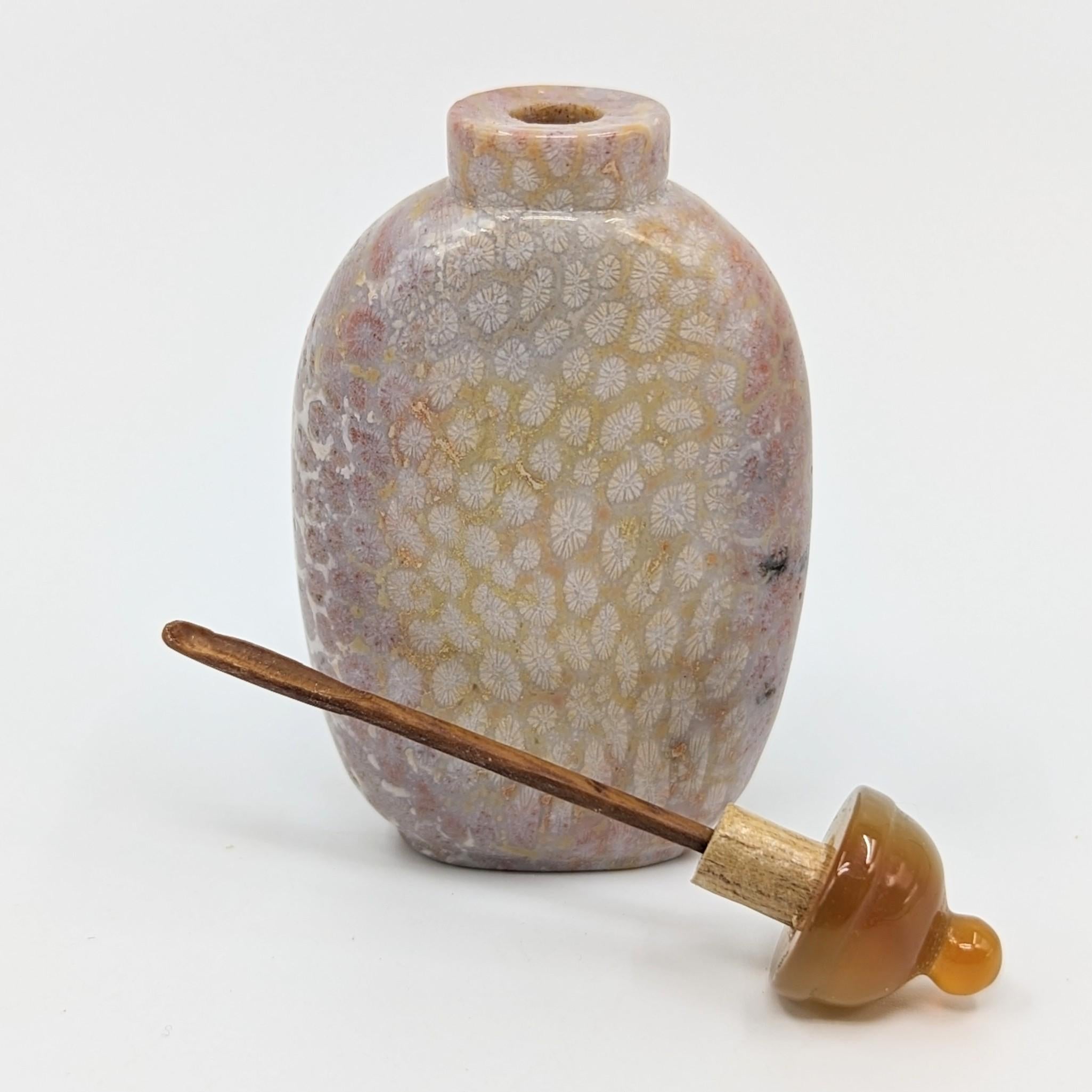 Antique Chinese Fossil Hardstone Snuff Bottle with Carved Agate Stopper 19c Qing In Excellent Condition In Richmond, CA