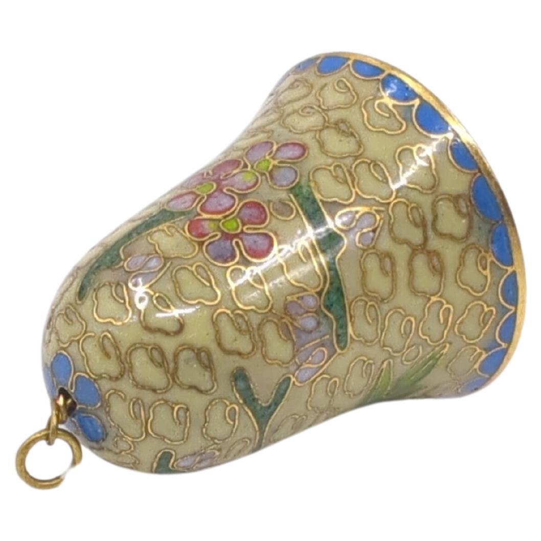 Antiker chinesischer vergoldeter Cloisonné-Glocken-Jade-Ständer aus Jade, 19/20c  im Zustand „Gut“ im Angebot in Richmond, CA