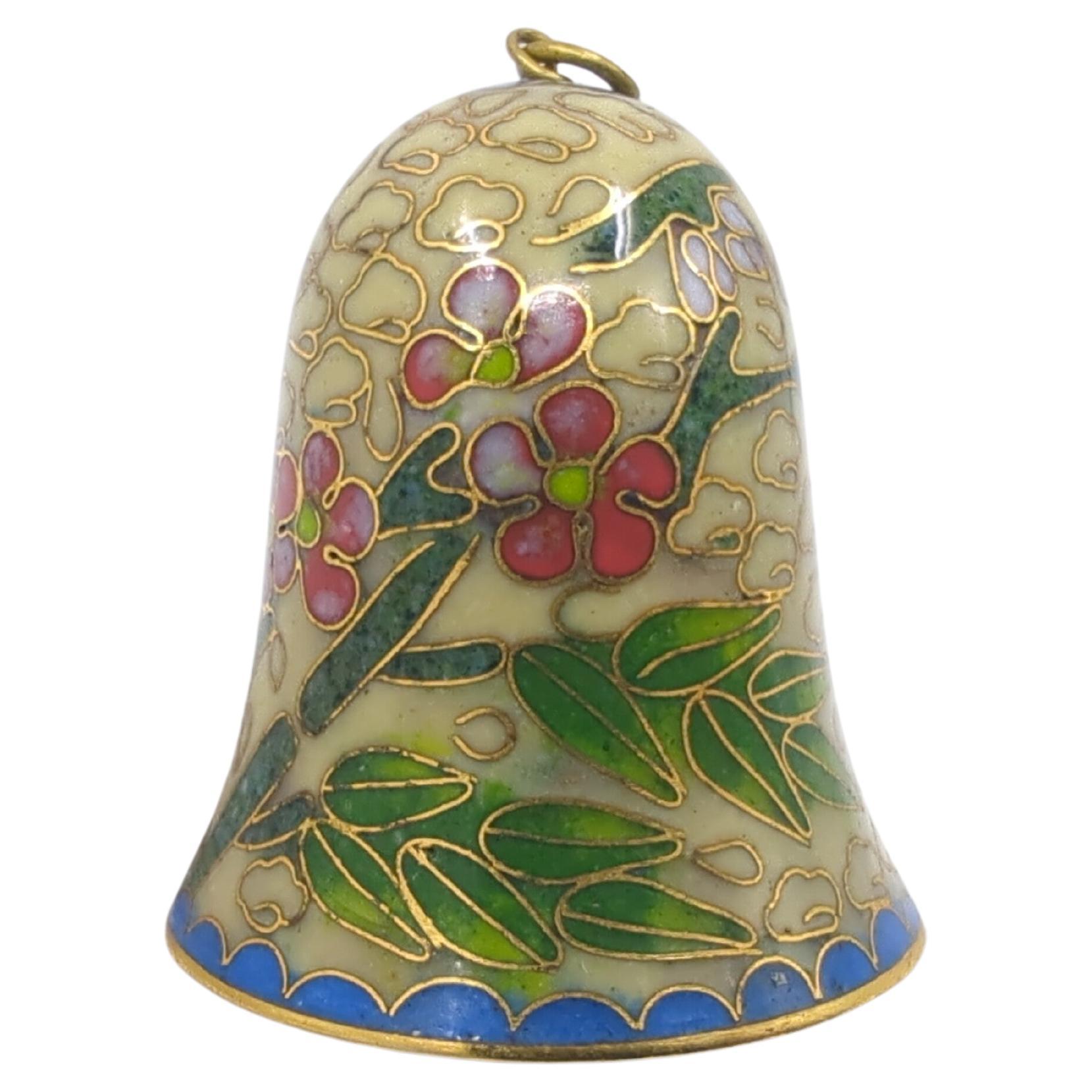 Antiker chinesischer vergoldeter Cloisonné-Glocken-Jade-Ständer aus Jade, 19/20c  für Damen oder Herren im Angebot
