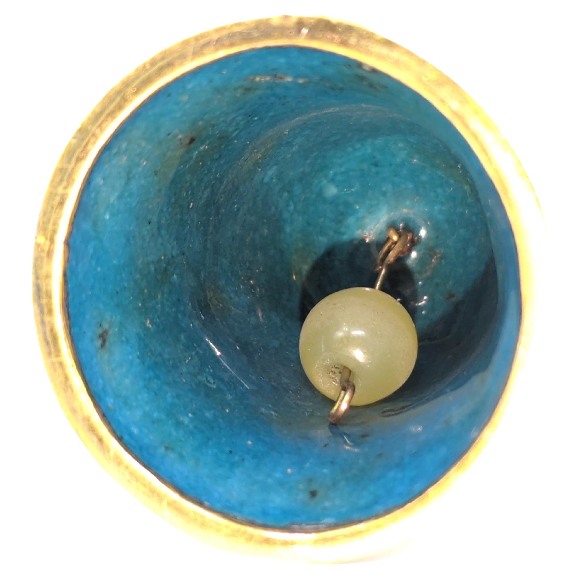 Antiker chinesischer vergoldeter Cloisonné-Glocken-Jade-Ständer aus Jade, 19/20c  im Angebot 1