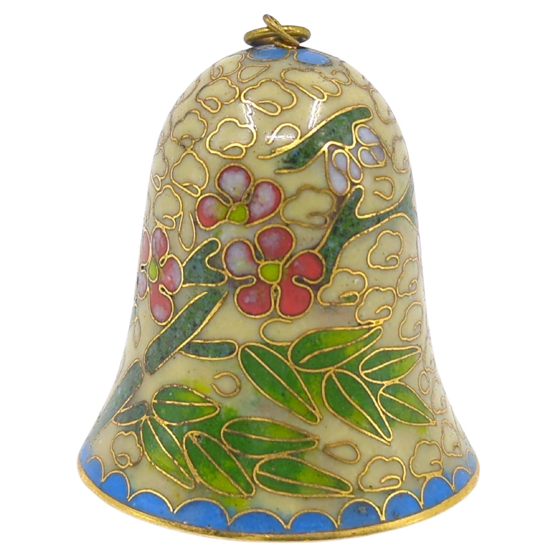 Antiker chinesischer vergoldeter Cloisonné-Glocken-Jade-Ständer aus Jade, 19/20c  im Angebot