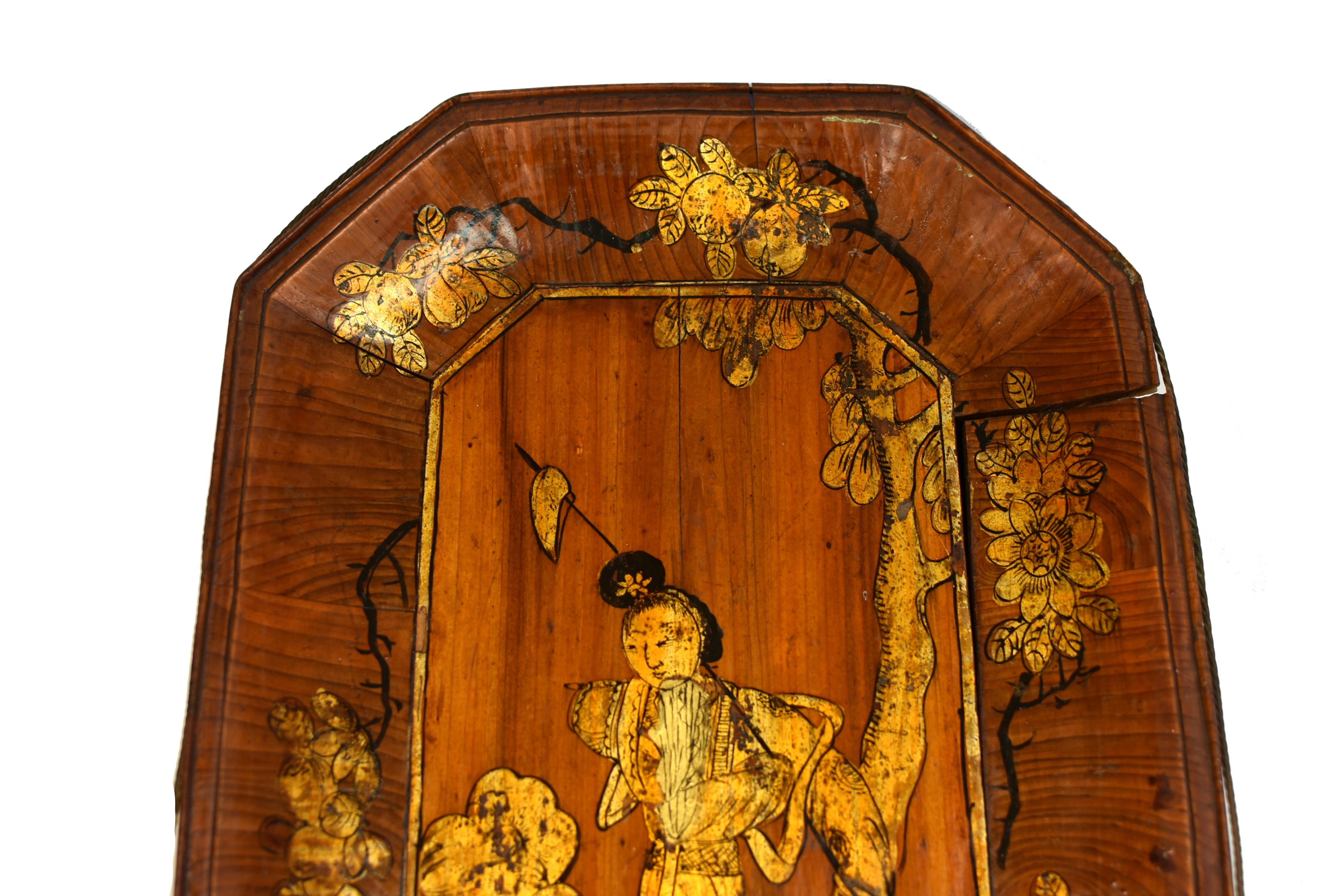 Antike chinesische vergoldet gemalt Obst Tablett Korb w Maker's Mark (Holz) im Angebot