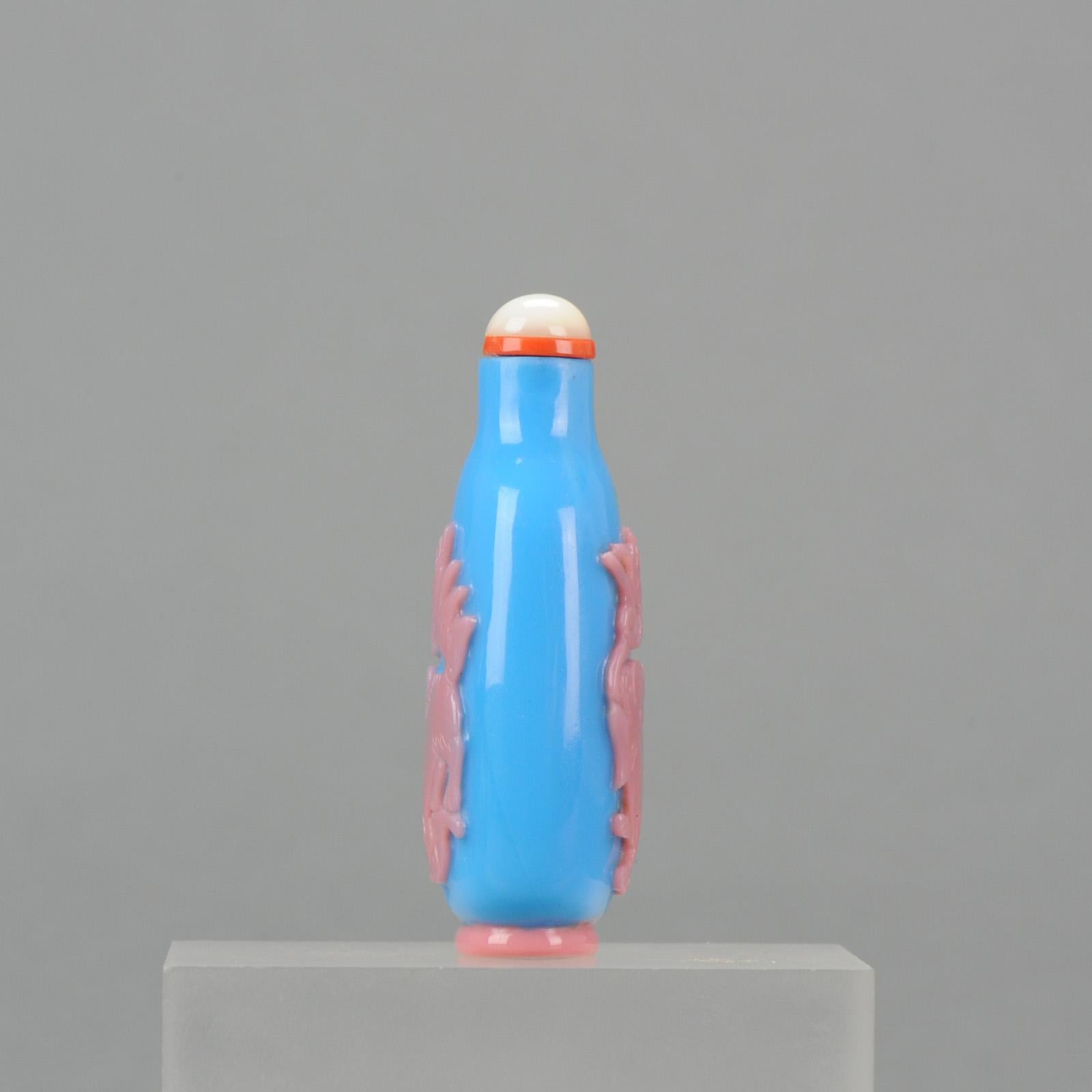 Chinese Glass Overlay Pink Blue Snuff Bottl Qing Dynasty 18th-19th Century In Excellent Condition In Amsterdam, Noord Holland