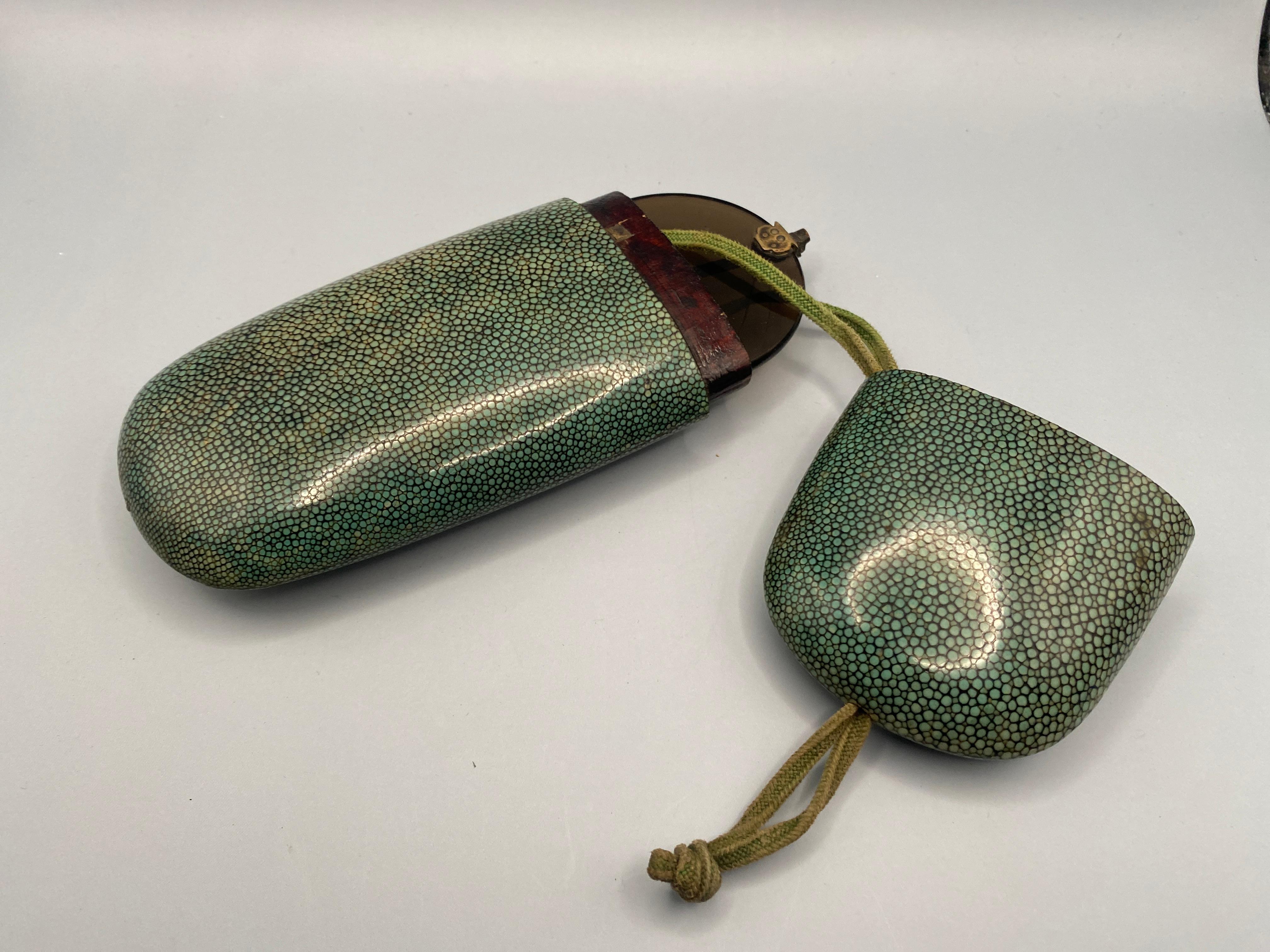 Occhiali cinesi antichi con custodia originale in zigrino In condizioni buone in vendita a Point Richmond, CA