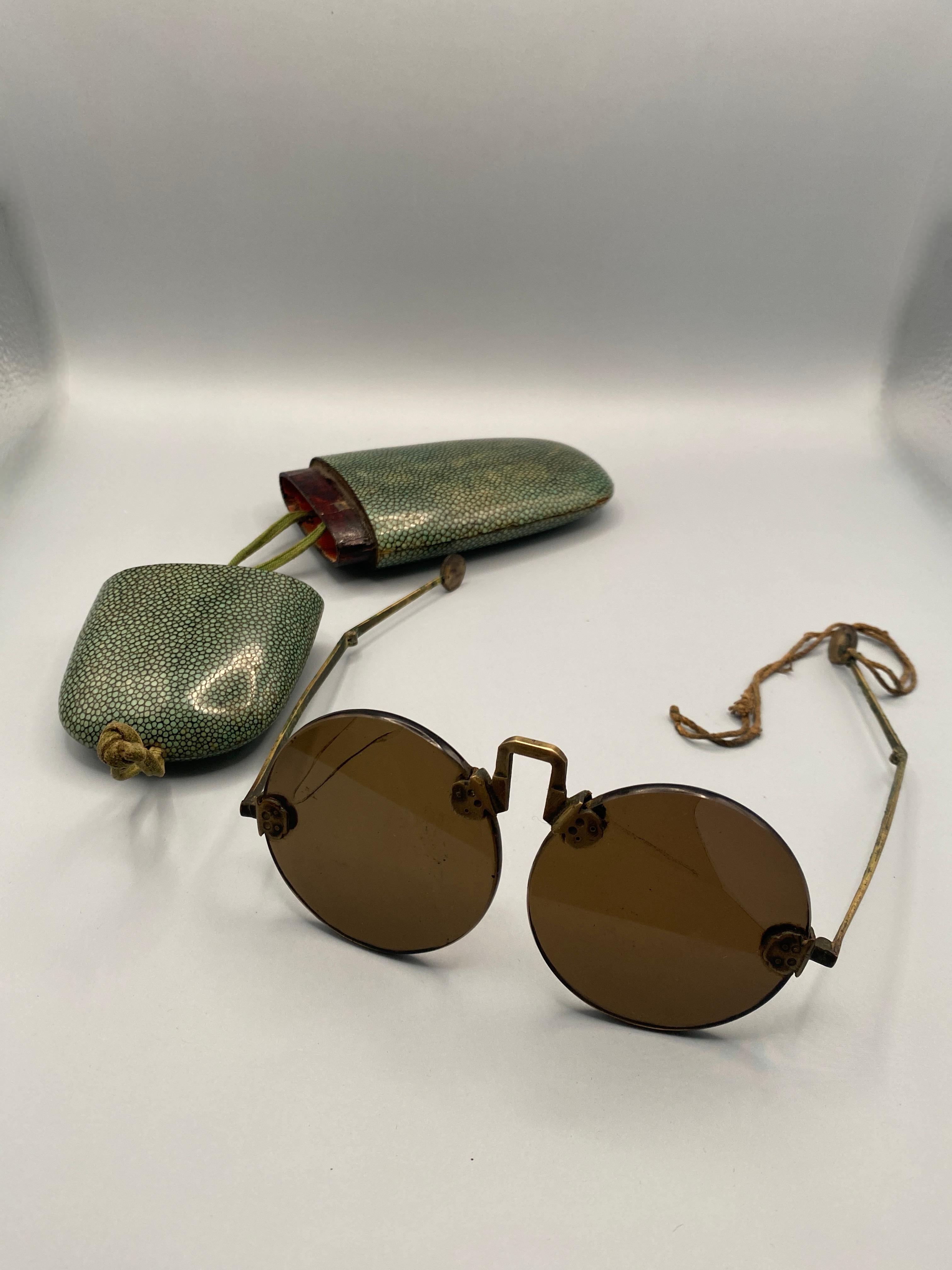 da uomo o donna Occhiali cinesi antichi con custodia originale in zigrino in vendita