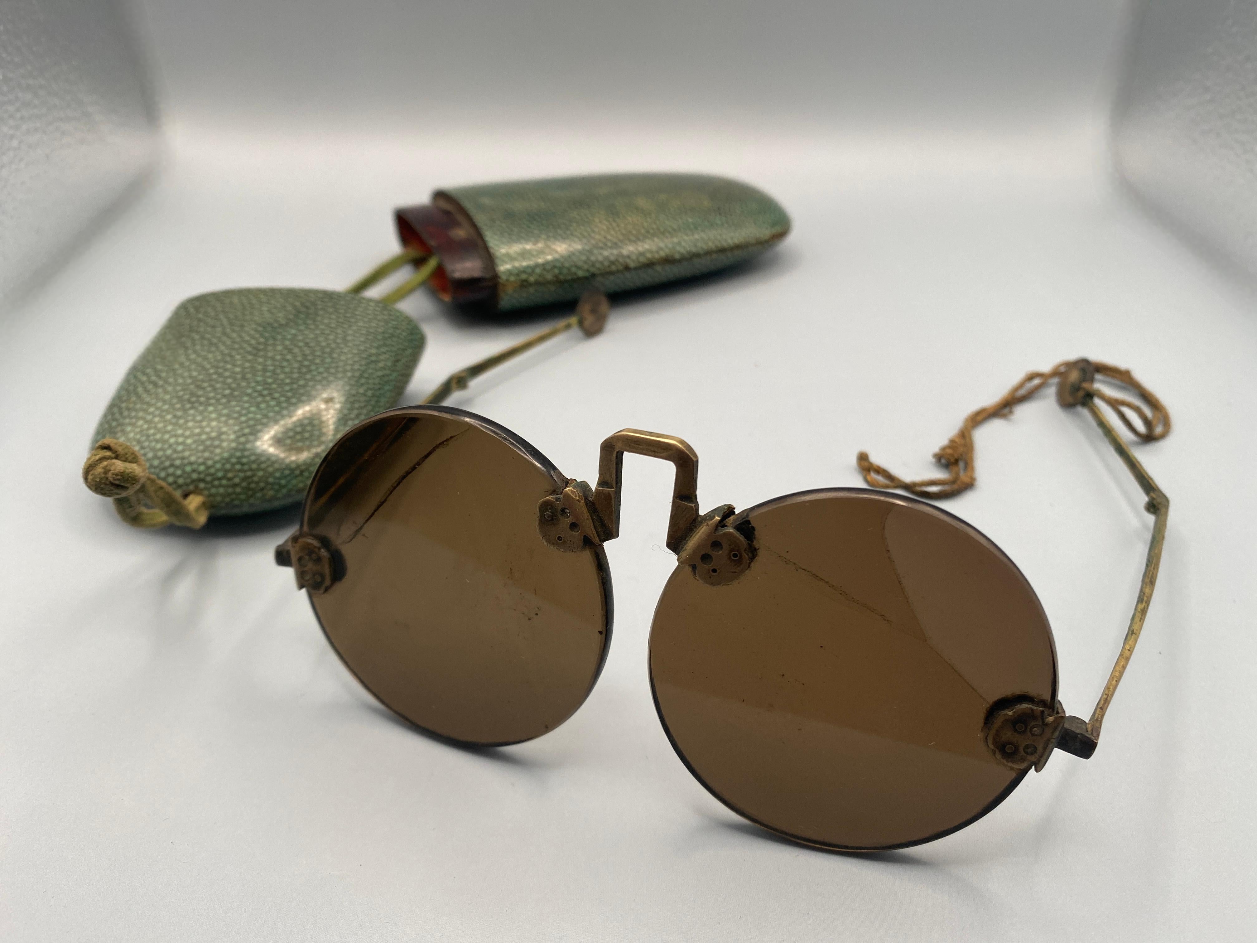 Occhiali cinesi antichi con custodia originale in zigrino in vendita 1