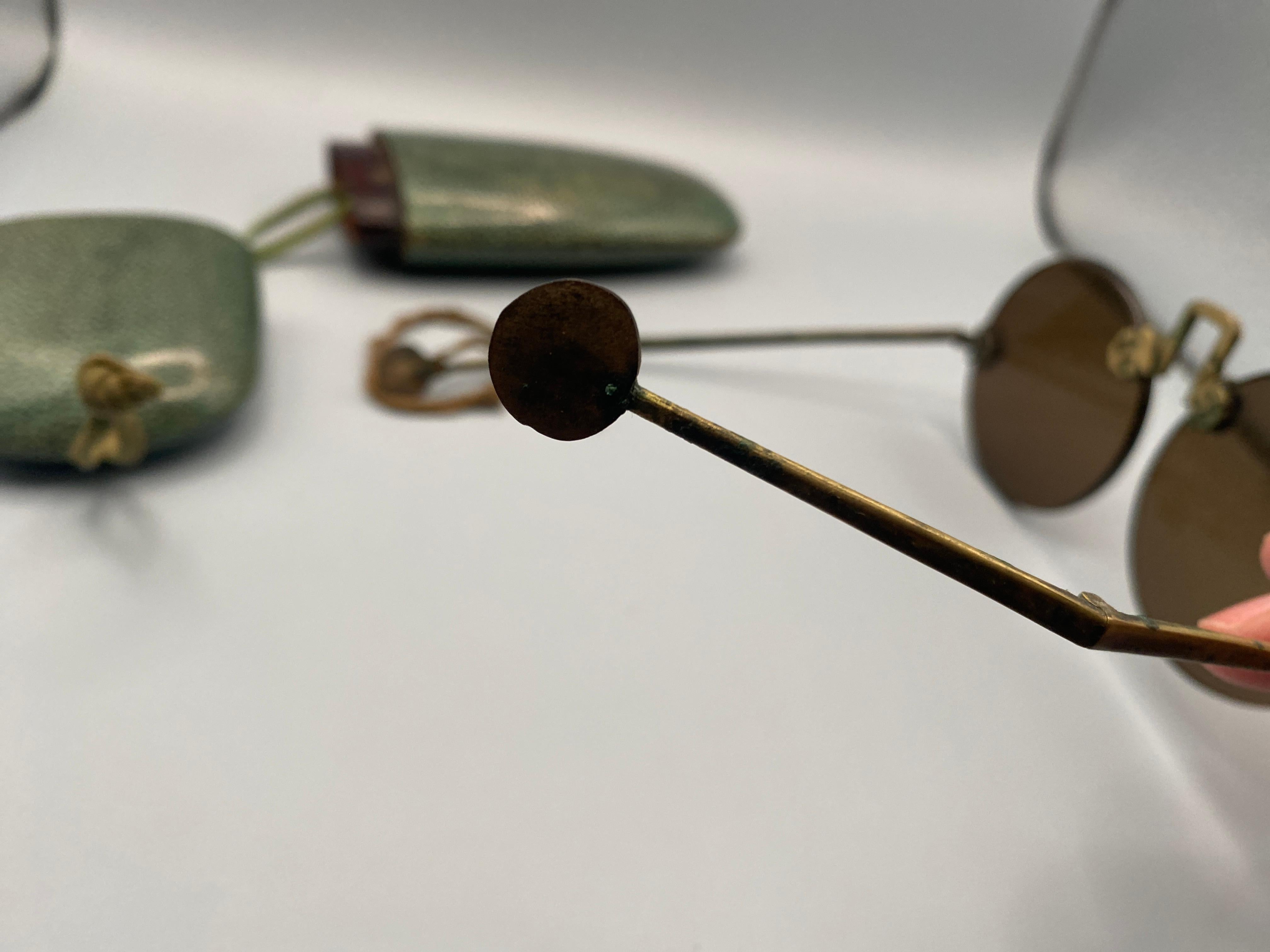 Occhiali cinesi antichi con custodia originale in zigrino in vendita 2