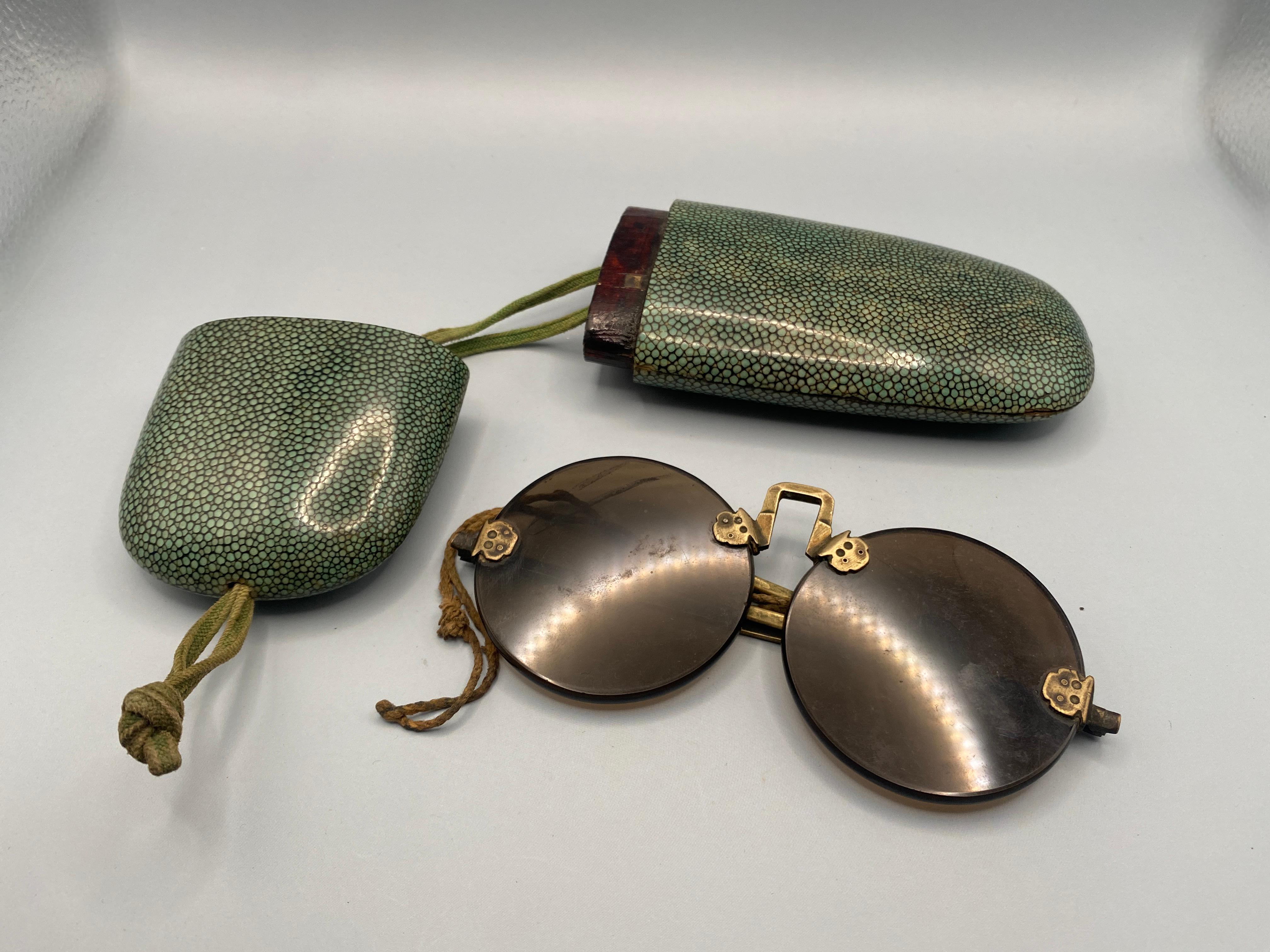 Occhiali cinesi antichi con custodia originale in zigrino in vendita 3