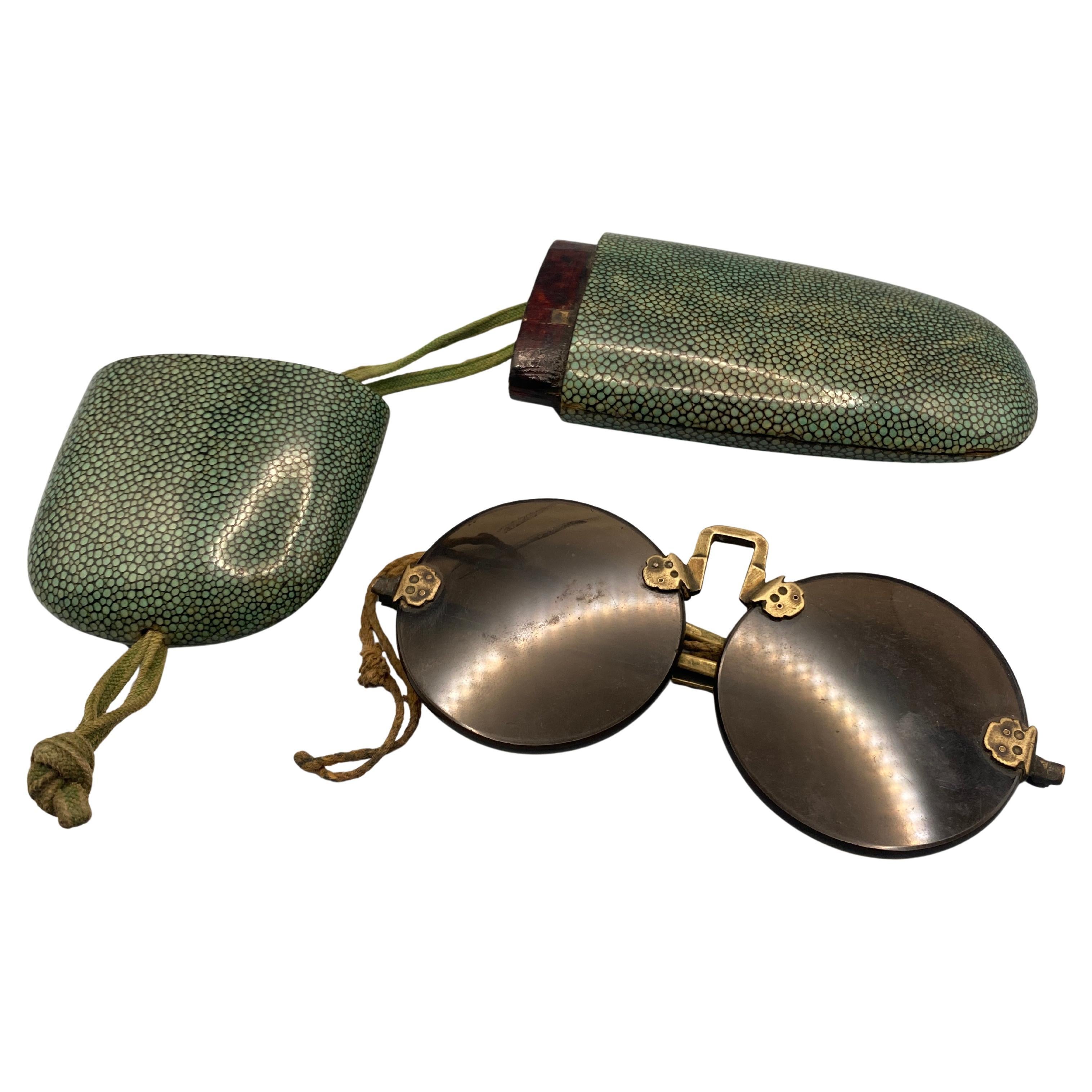 Occhiali cinesi antichi con custodia originale in zigrino