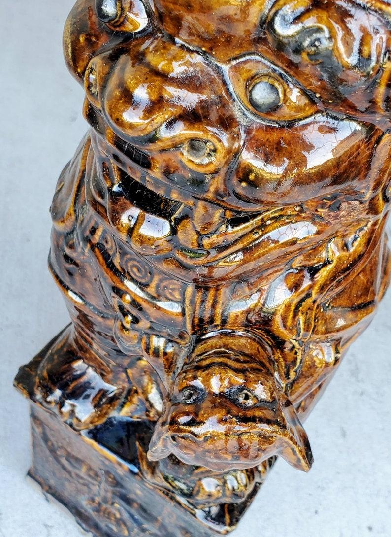 Antike chinesische glasierte Guardian-Löwen-Fuchshunde, Paar im Zustand „Gut“ im Angebot in Forney, TX