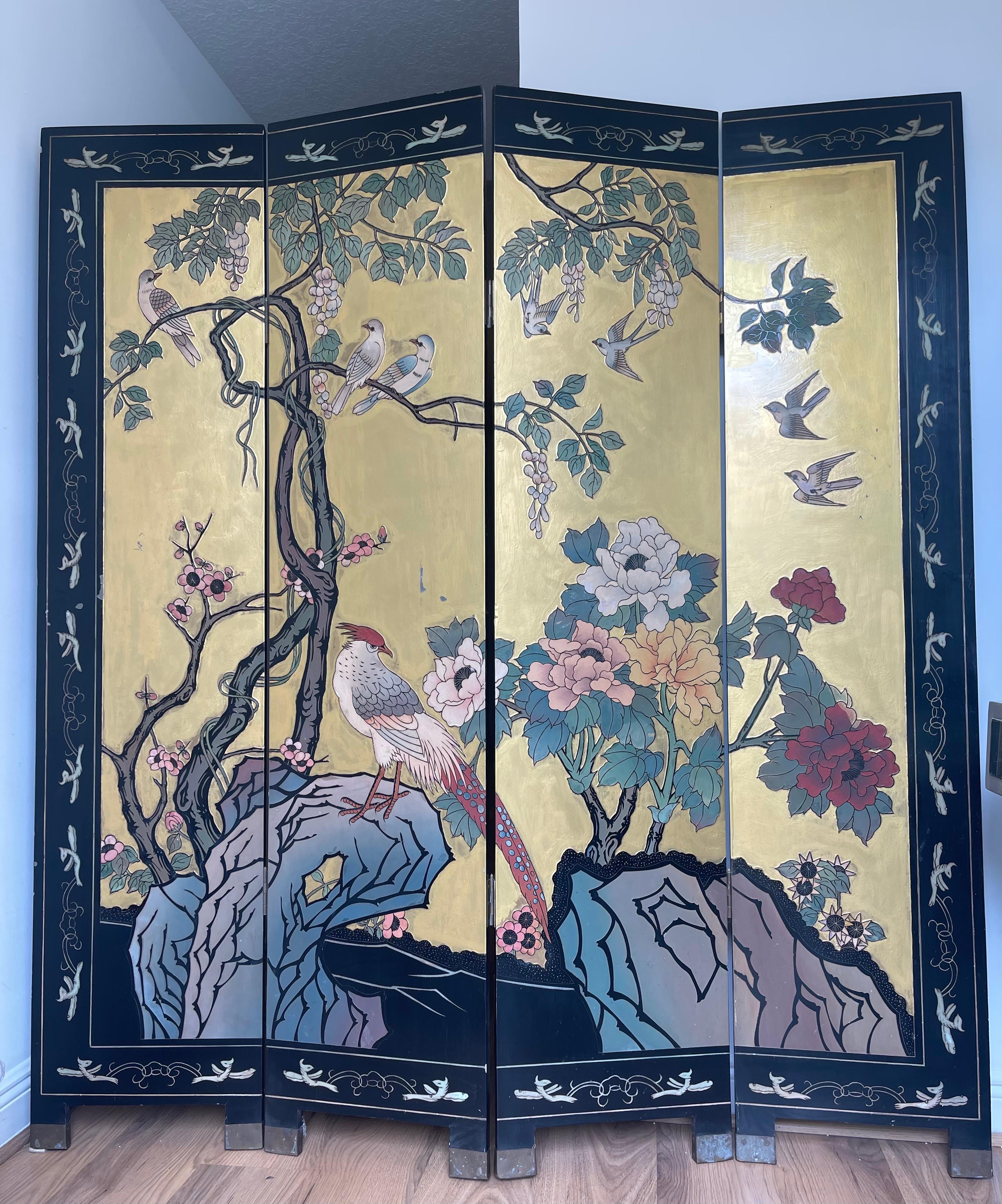 Spettacolare paravento cinese d'epoca a doppia faccia in 4 pannelli. Raffigurazione dell'uccello della fenice in un giardino fiorito, simbolo di felicità e prosperità.