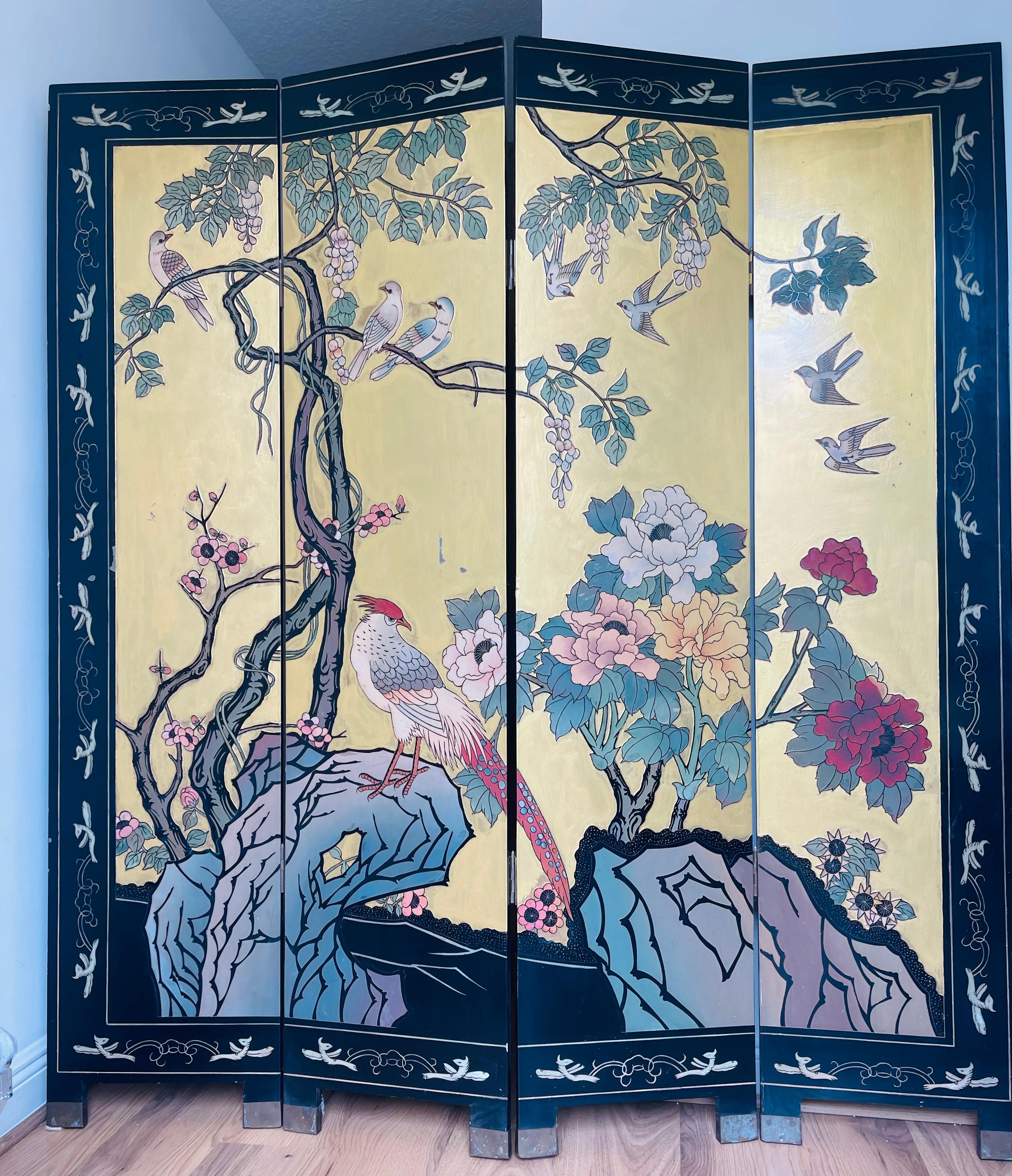 Cineserie Antico paravento cinese in oro con fenice per la prosperità in vendita