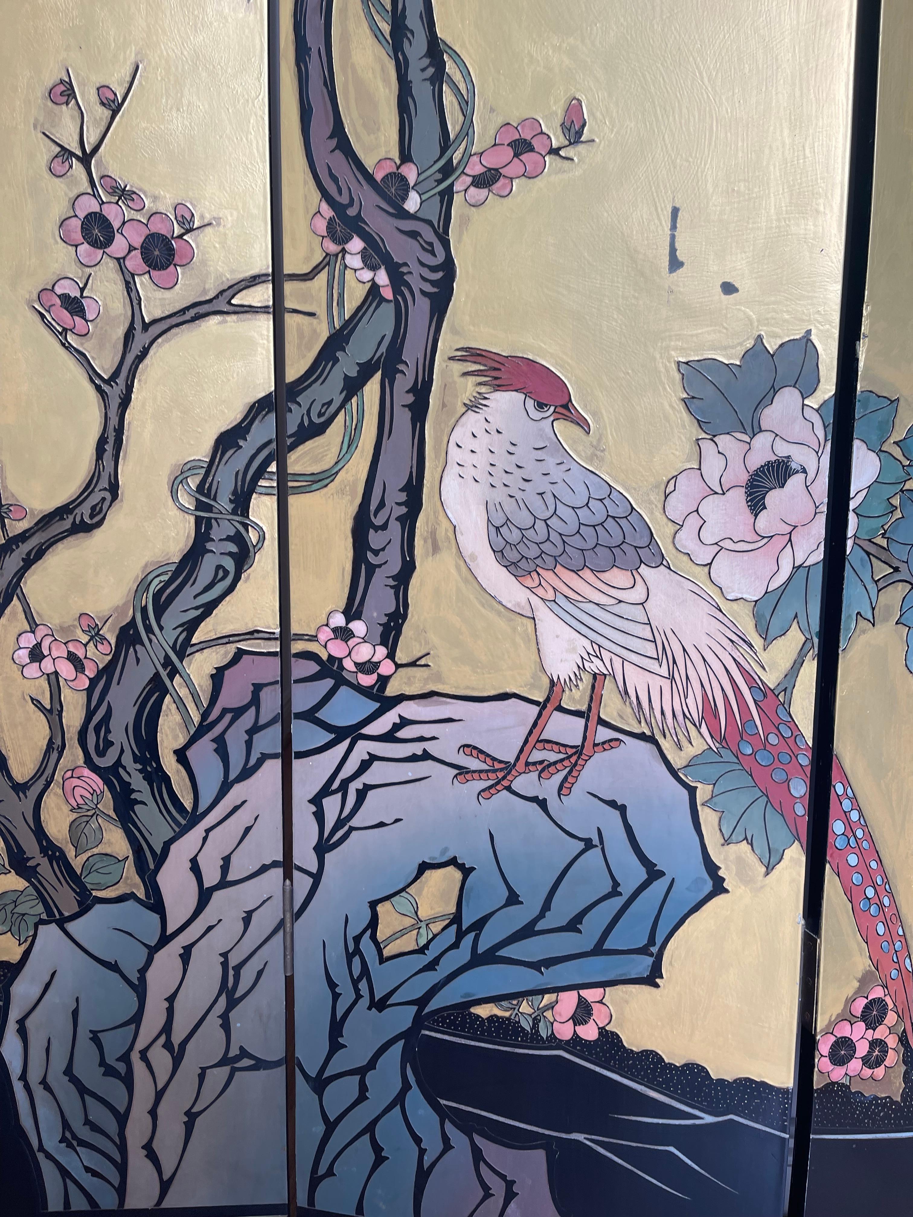 Metà XX secolo Antico paravento cinese in oro con fenice per la prosperità in vendita