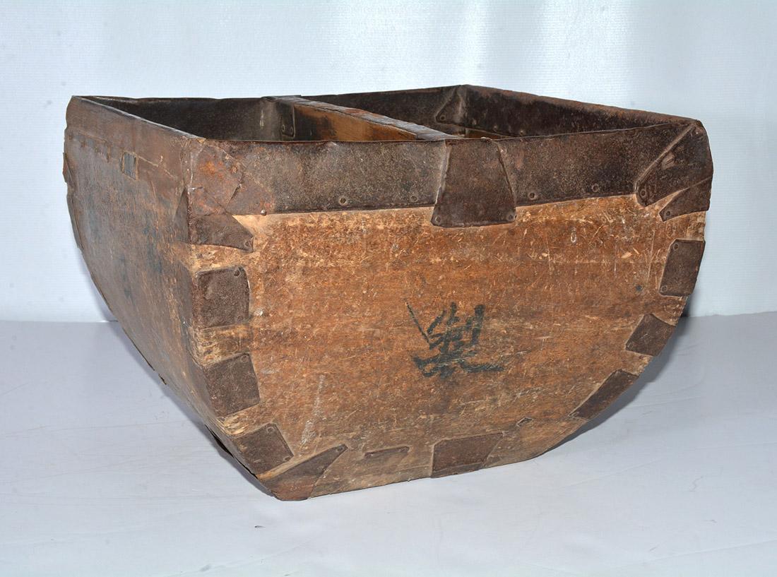 Antique Chinese Grain Measure Basket In Good Condition In Sheffield, MA