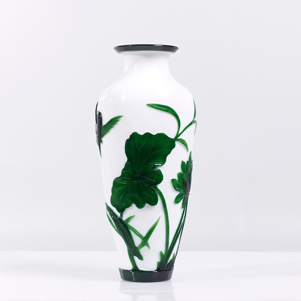 Antike chinesische grüne und weiße Peking-Glasvase aus Peking-Glas - Paar im Zustand „Gut“ im Angebot in Countryside, IL