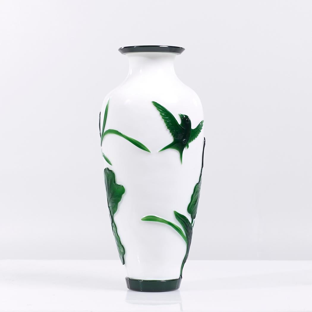 Antike chinesische grüne und weiße Peking-Glasvase aus Peking-Glas - Paar im Angebot 3