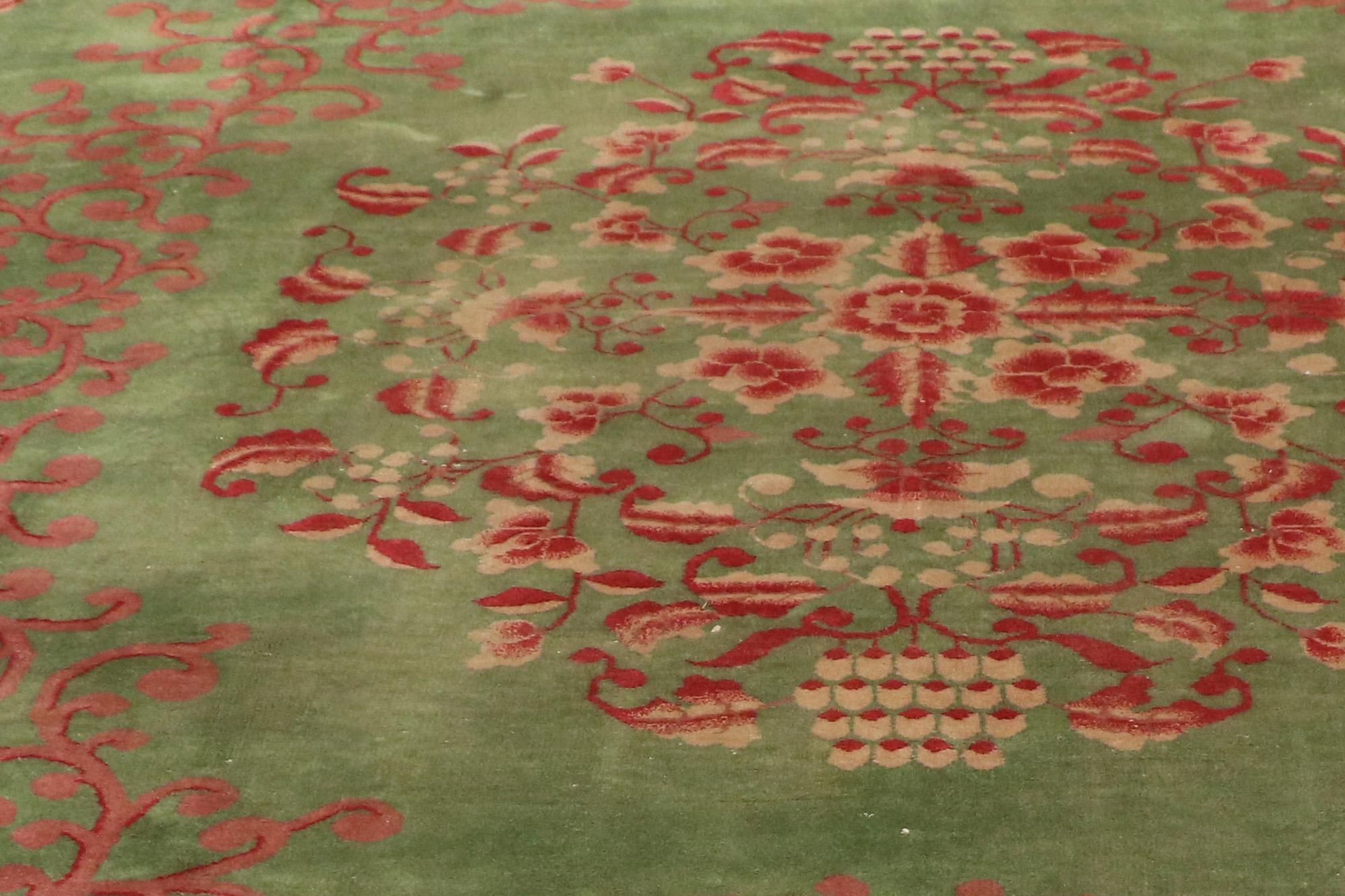 Ancien tapis Art Déco chinois vert avec style de la dynastie Qing en vente 3