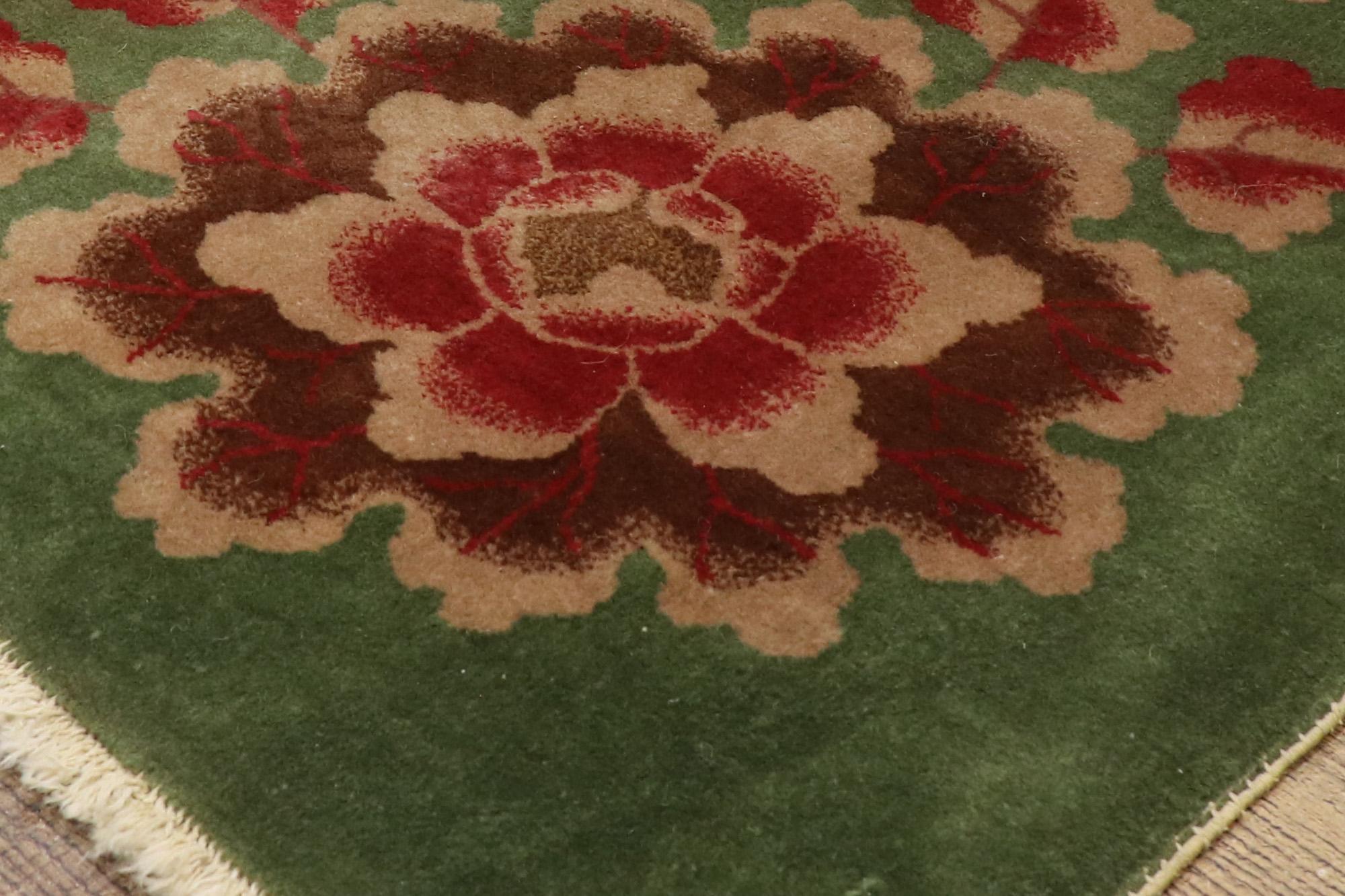 Ancien tapis Art Déco chinois vert avec style de la dynastie Qing en vente 1