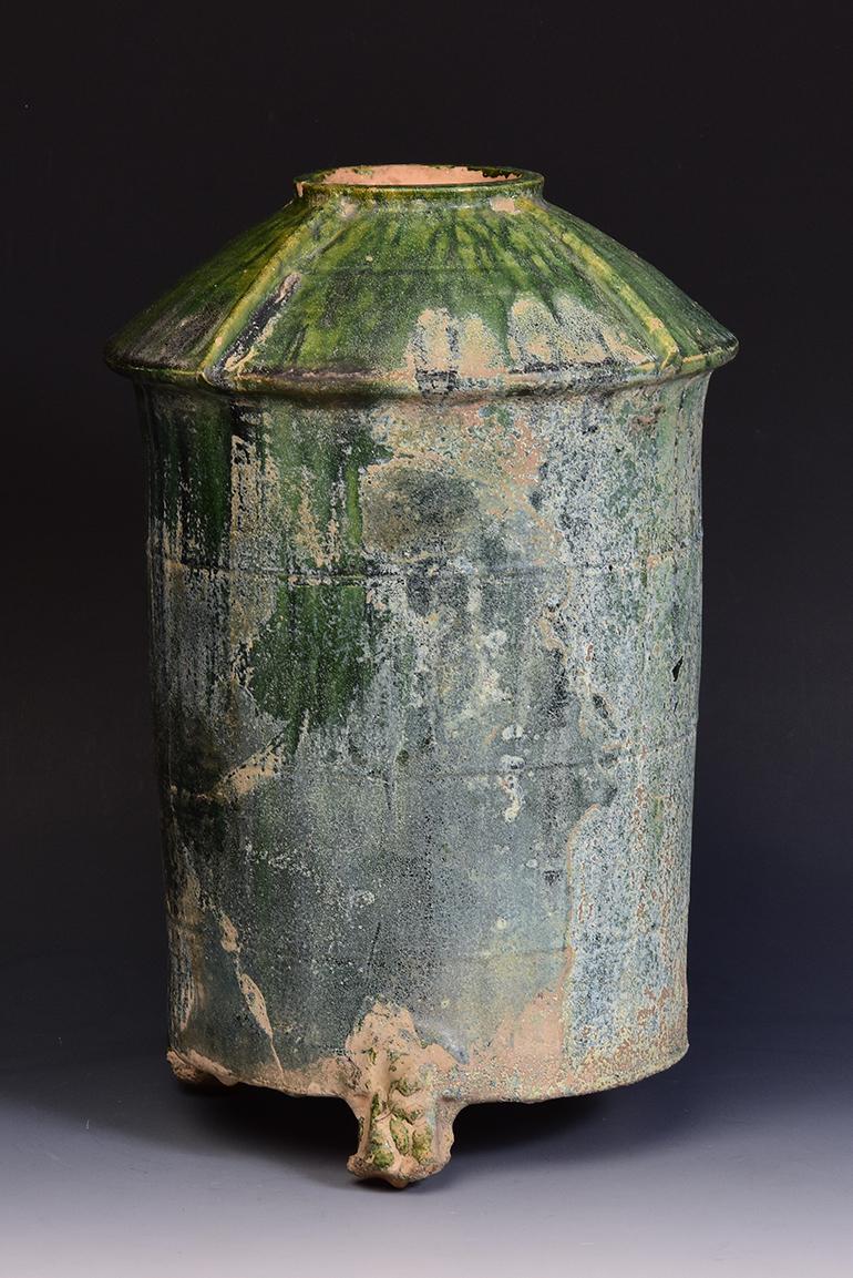 Antique Chinese Han Dynasty Green Glazed Pottery Granary Jar with Silver Patina For Sale 2