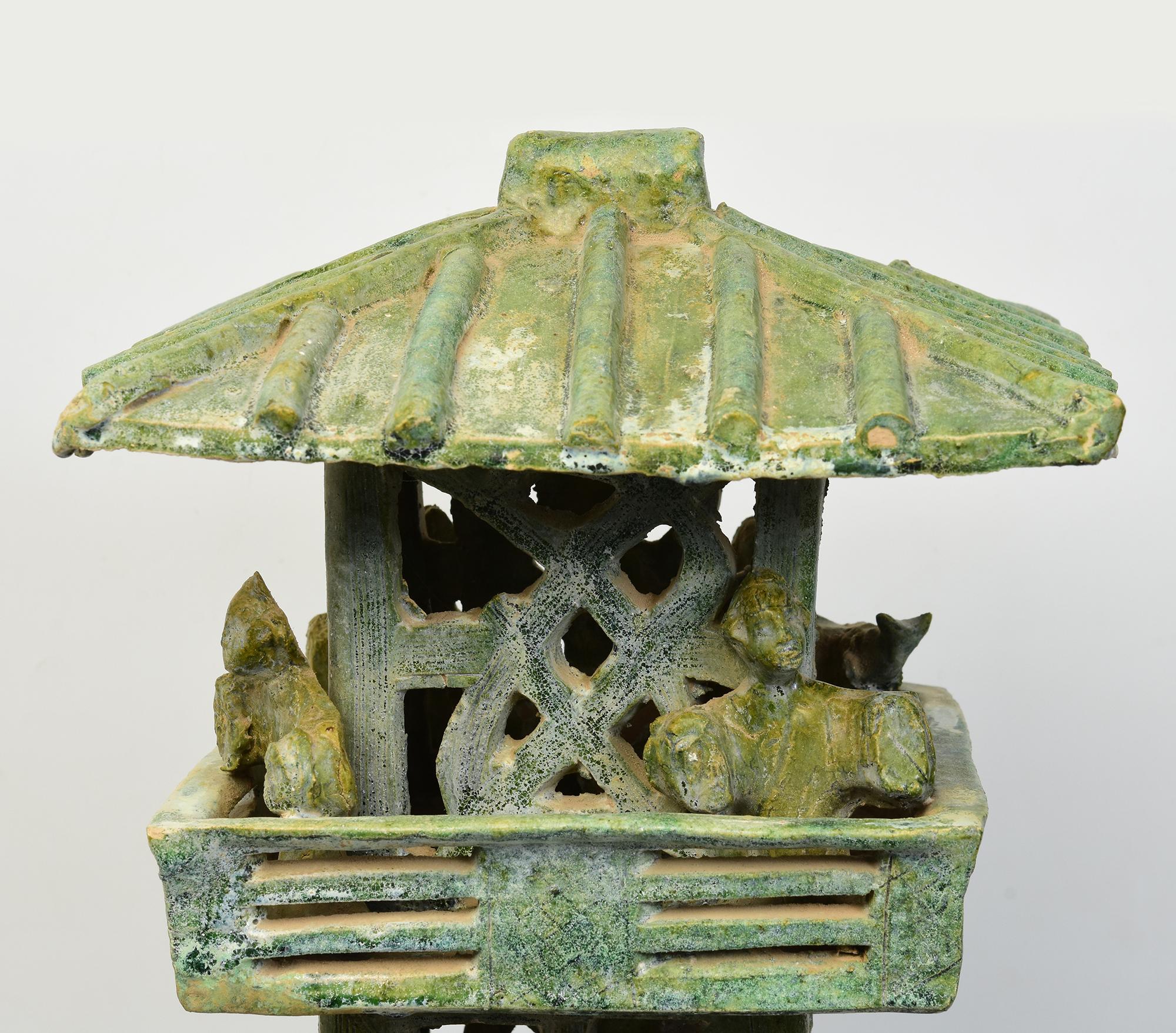 XVIIIe siècle et antérieur Tour de montre antique en poterie émaillée verte de la dynastie chinoise des Han avec Oxford TL Test en vente