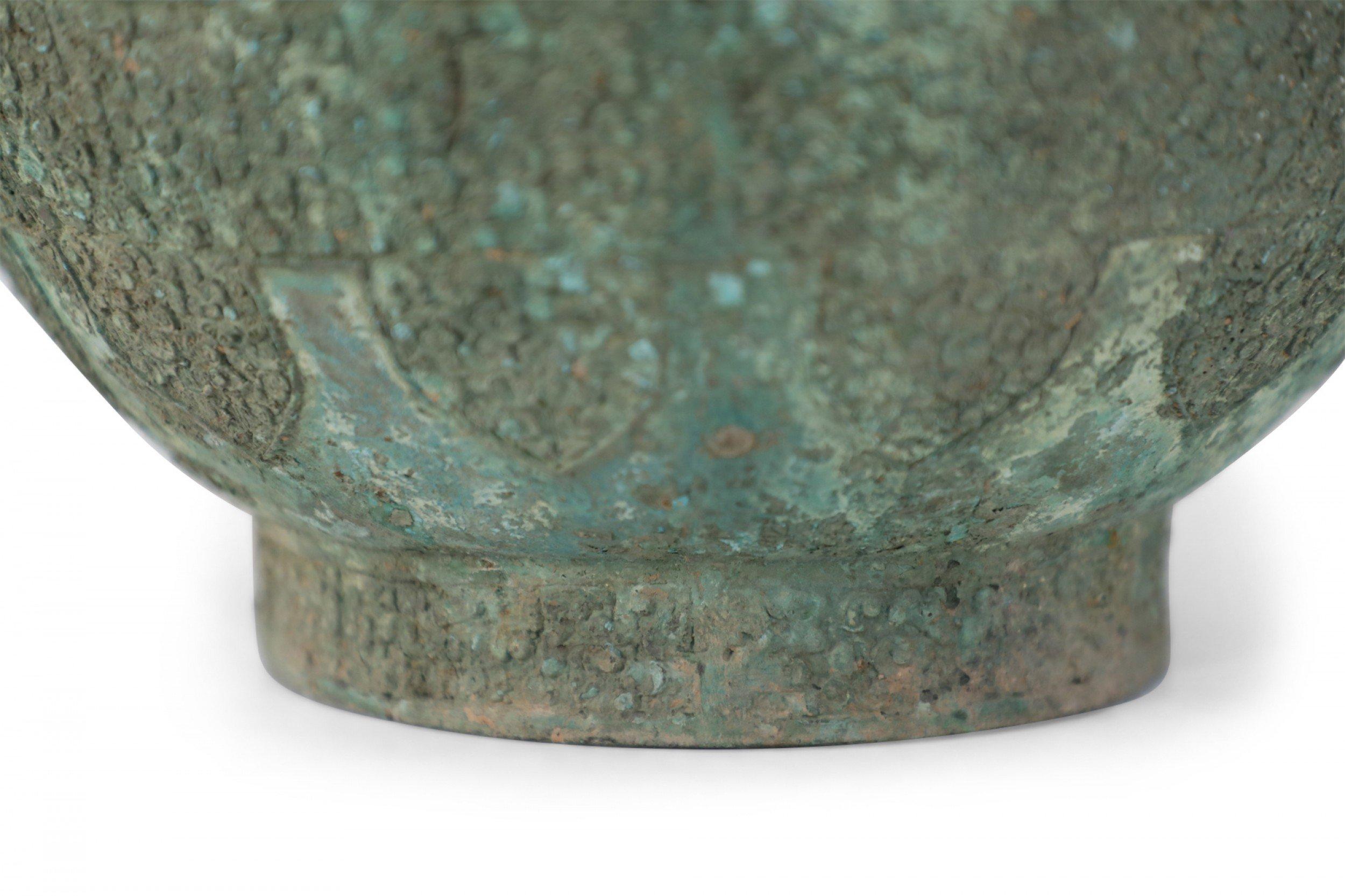 Antico vaso da vino rituale cinese in stile dinastia Han con coperchio in bronzo in vendita 2