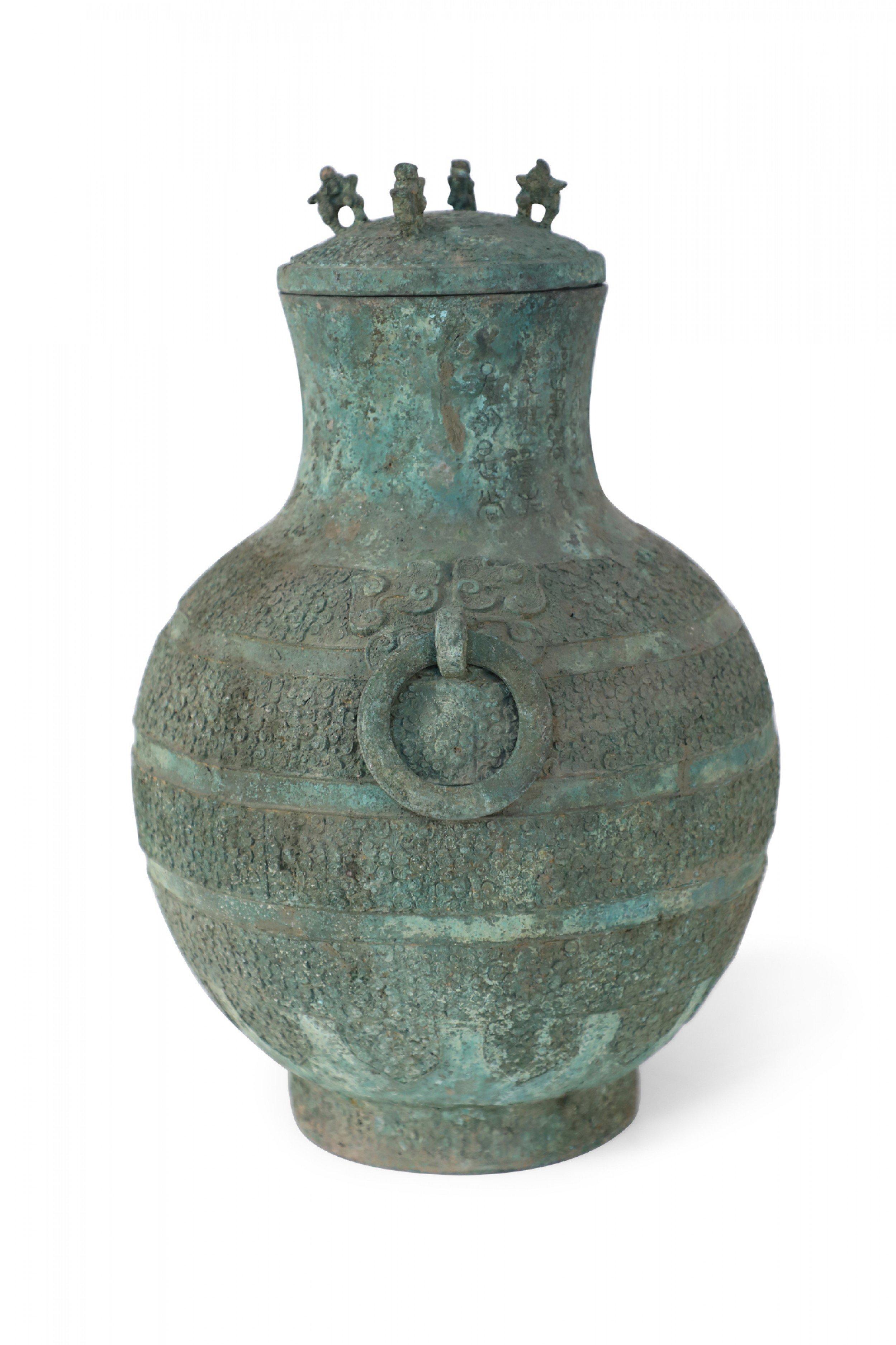 Esportazione cinese Antico vaso da vino rituale cinese in stile dinastia Han con coperchio in bronzo in vendita