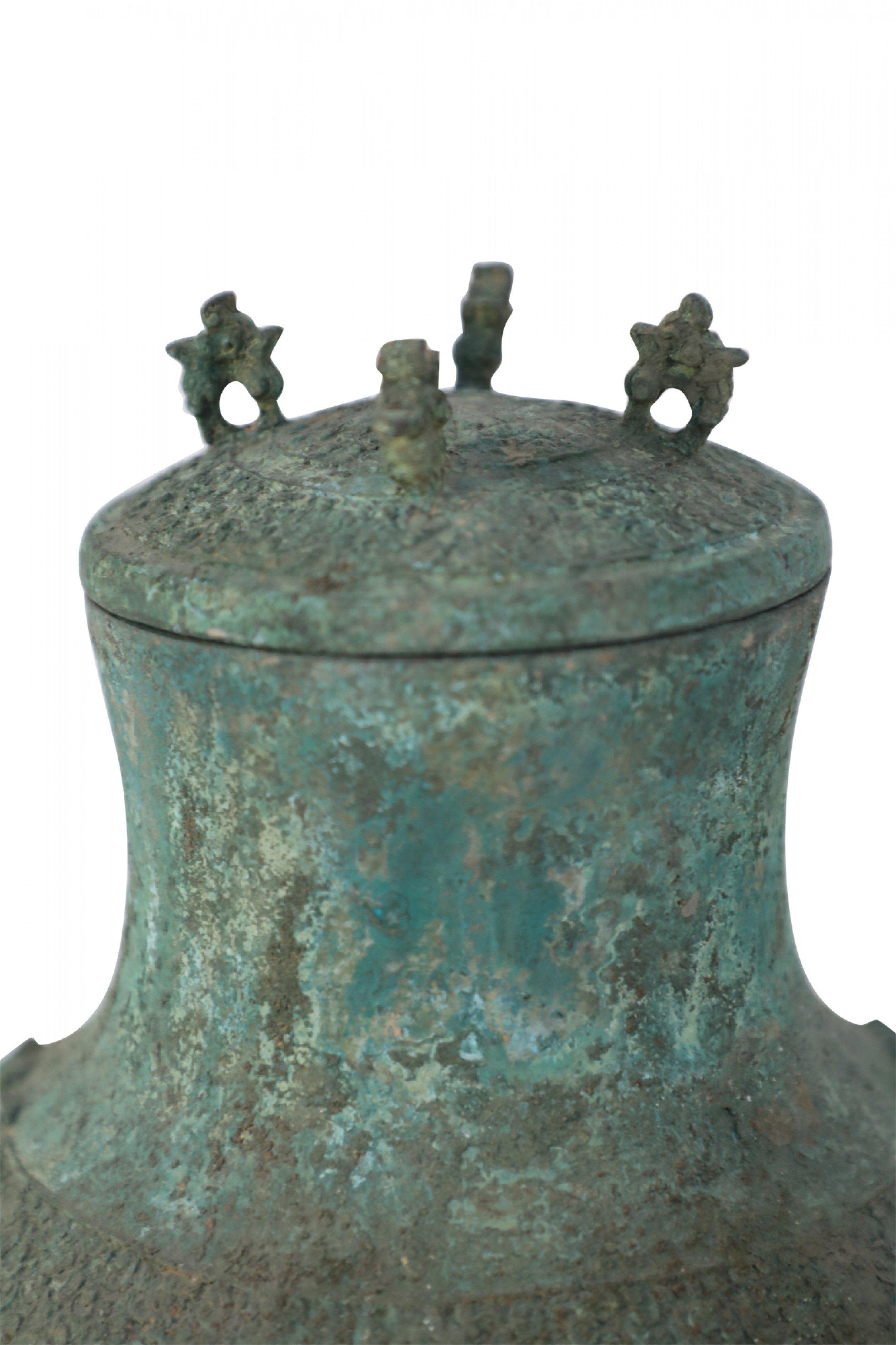 Antico vaso da vino rituale cinese in stile dinastia Han con coperchio in bronzo in vendita 1