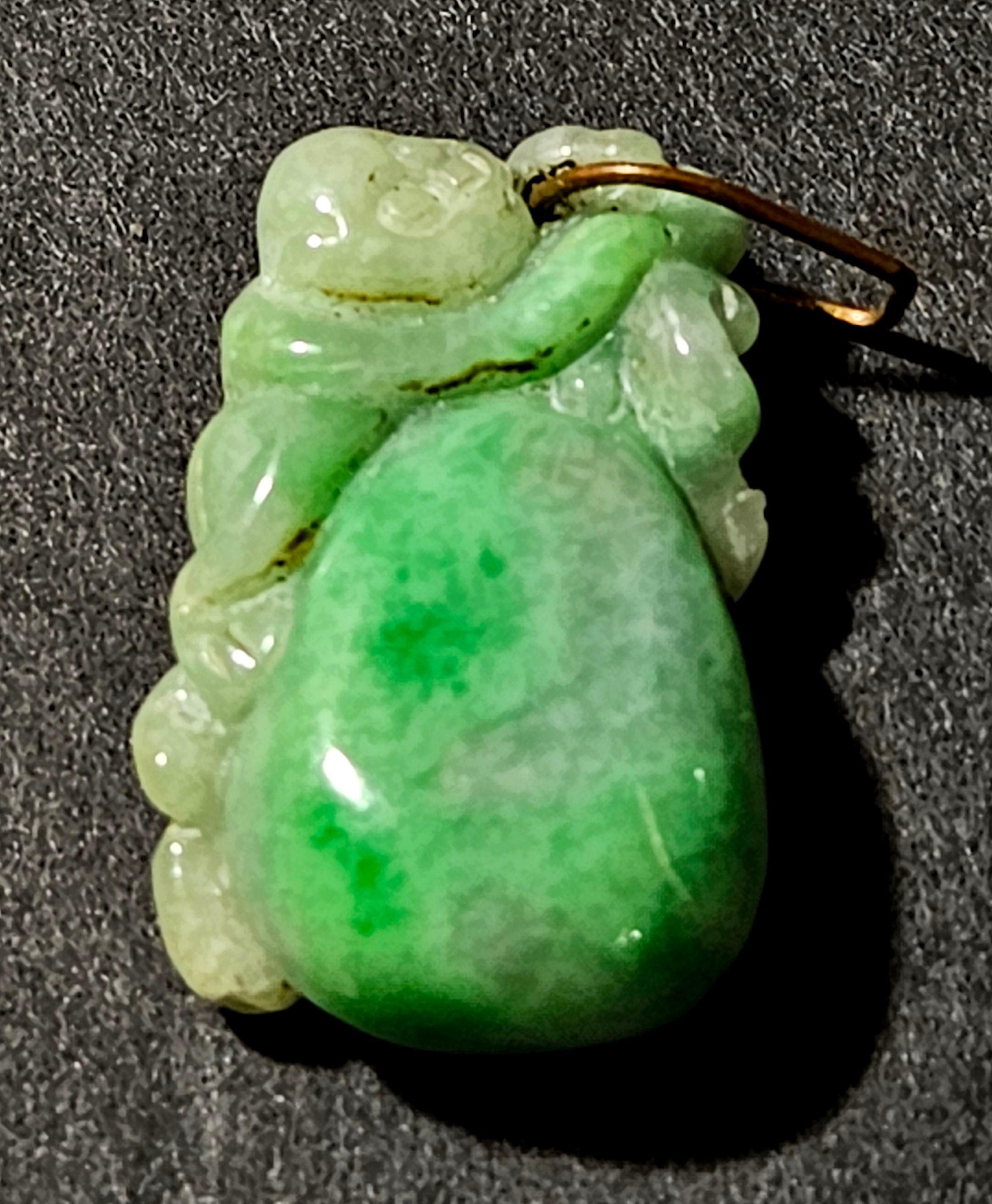 Antiguo colgante chino de jadeíta natural de Myanmar tallado a mano 