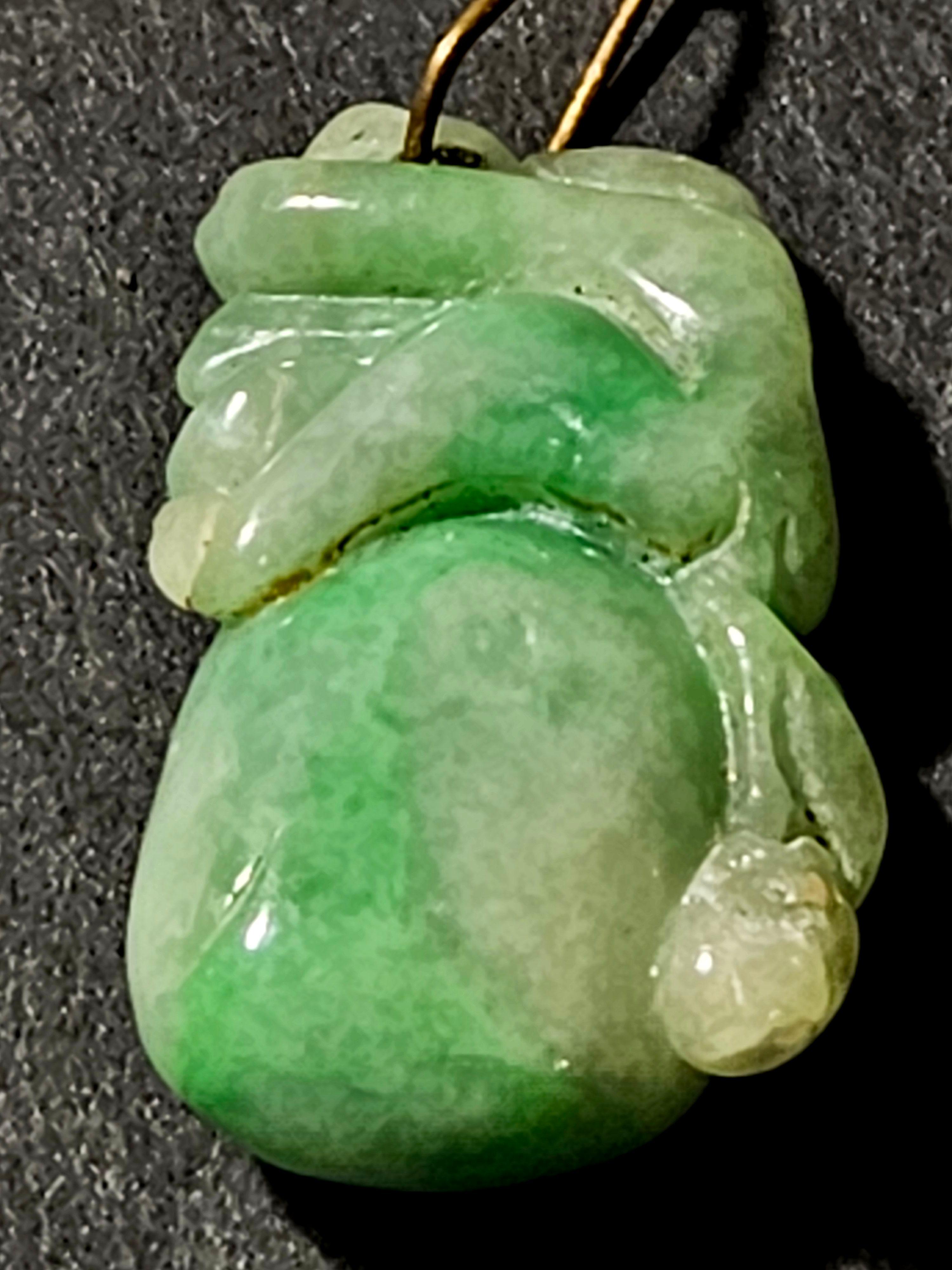 Antiguo Colgante Chino Tallado a Mano de Jadeíta Natural de Myanmar 