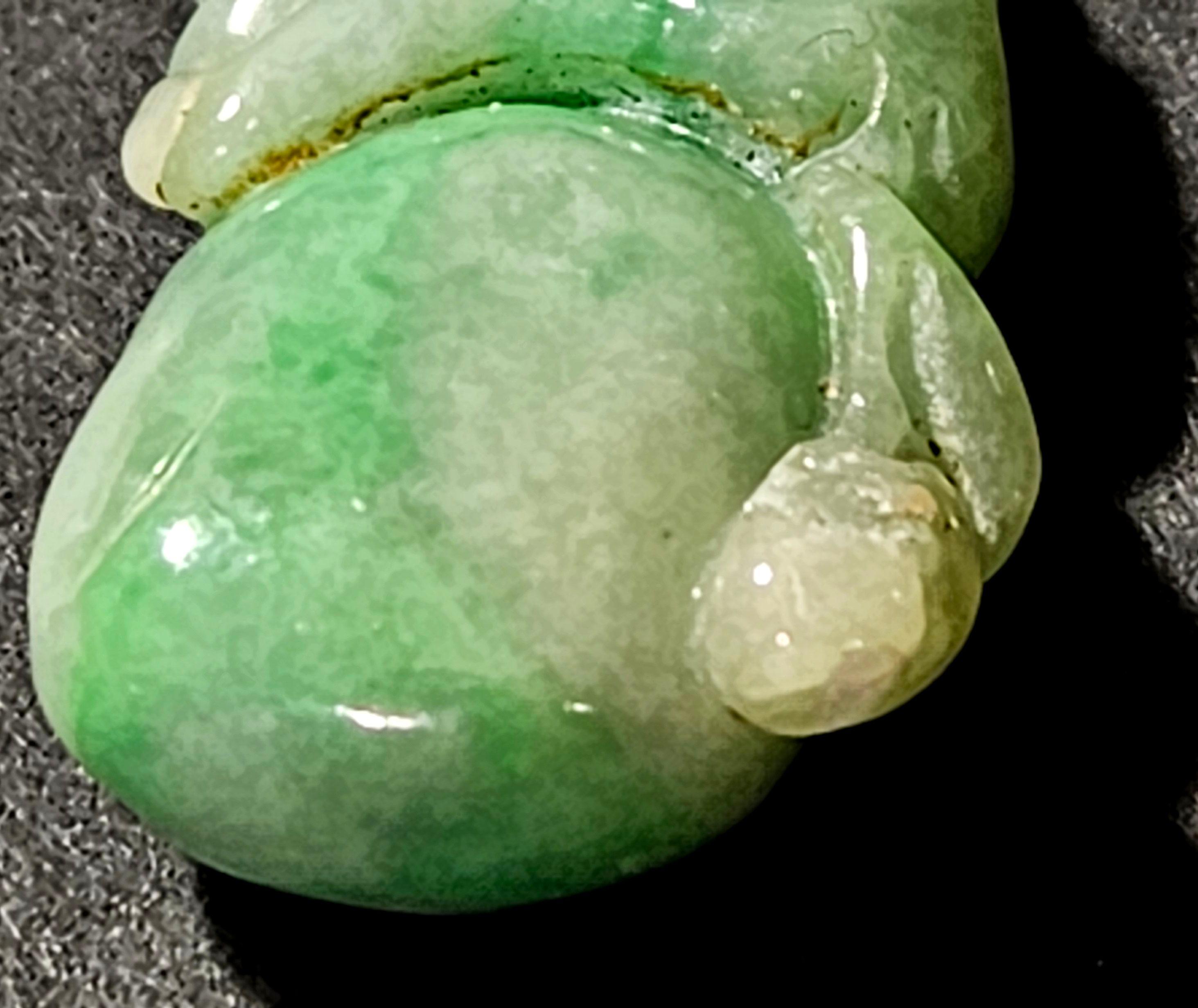 Antiguo Colgante Chino Tallado a Mano de Jadeíta Natural de Myanmar 