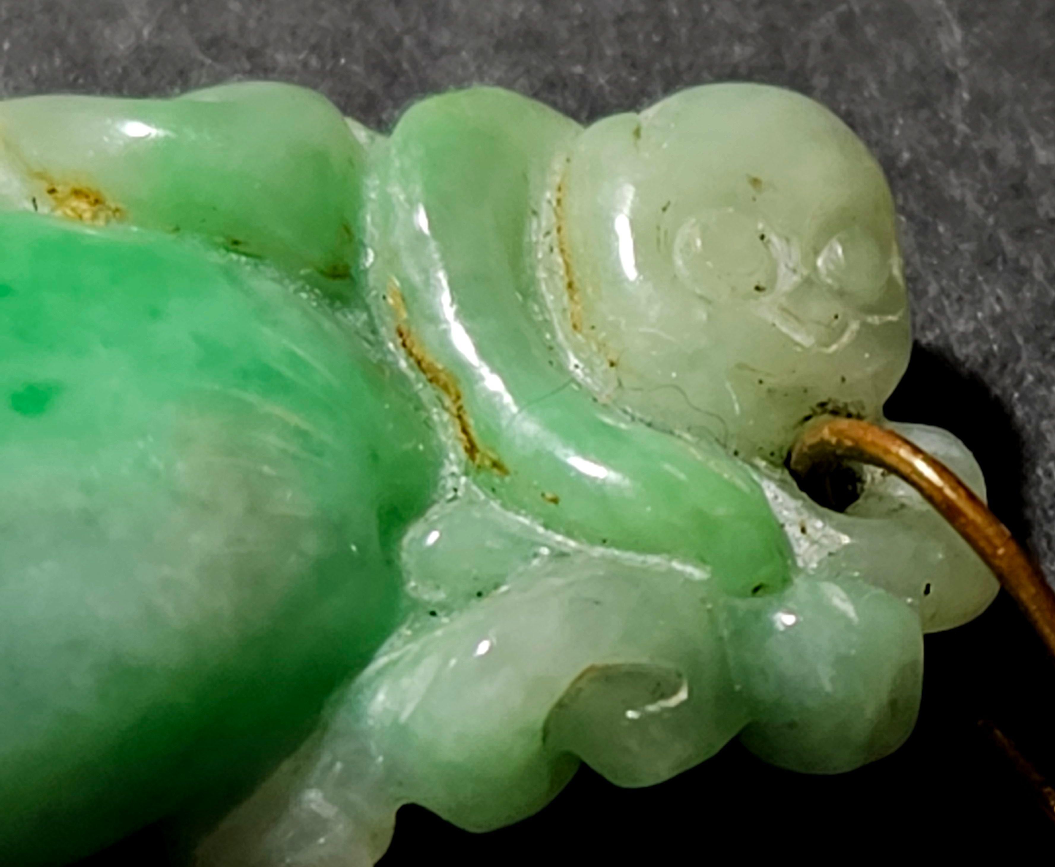 Antiguo Colgante Chino Tallado a Mano de Jadeíta Natural de Myanmar 