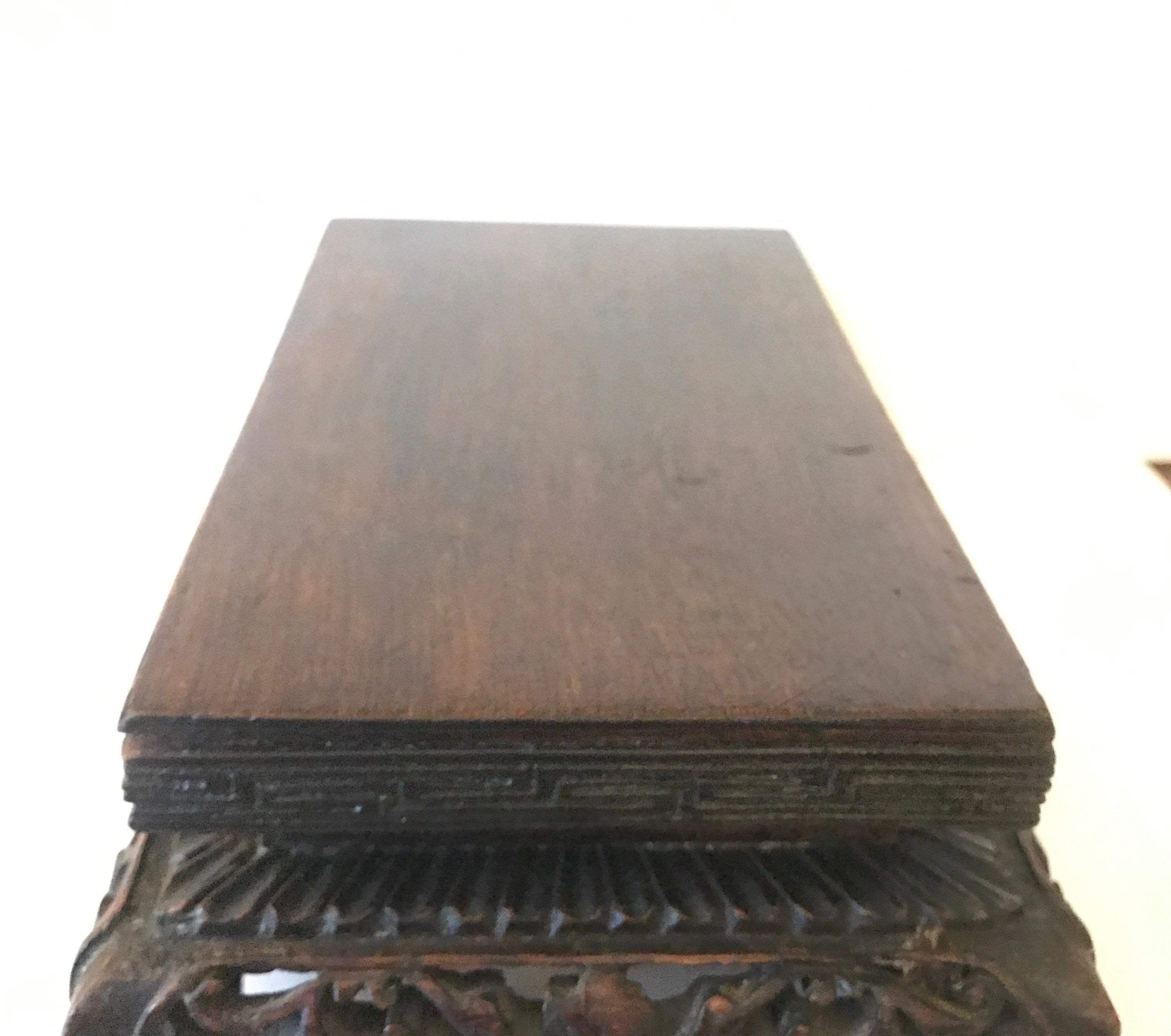 Antique Chinese Hand Carved Wood Decorative Stand In Good Condition For Sale In Lambertville, NJ