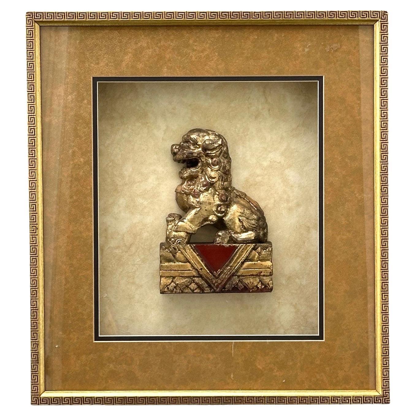 Antike chinesische Hand geschnitzt Holz vergoldet Foo Hund in Shadow Box.