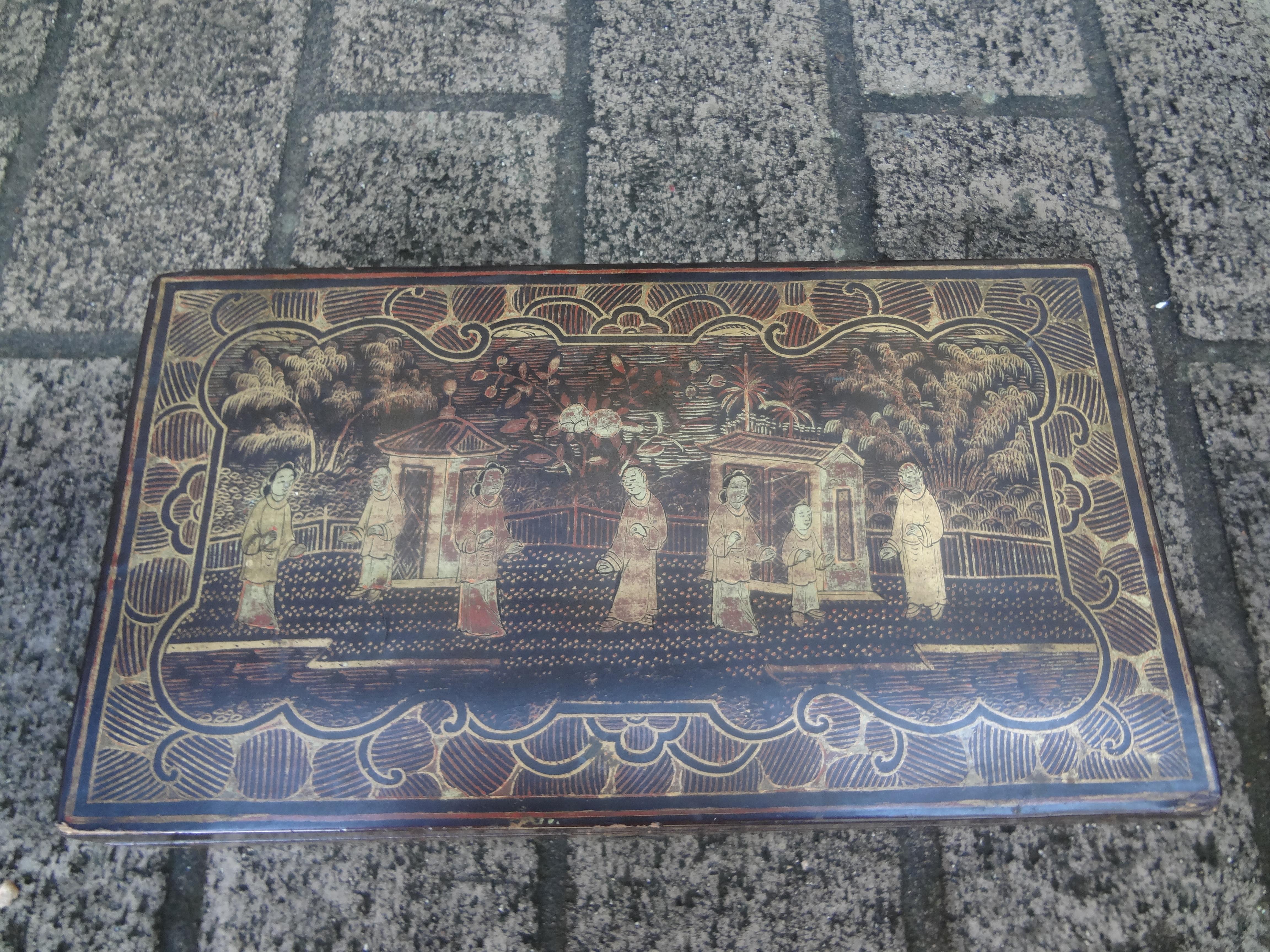 Chinese Export Antique Chinese Decorated Lacquer Decorative Box For Sale