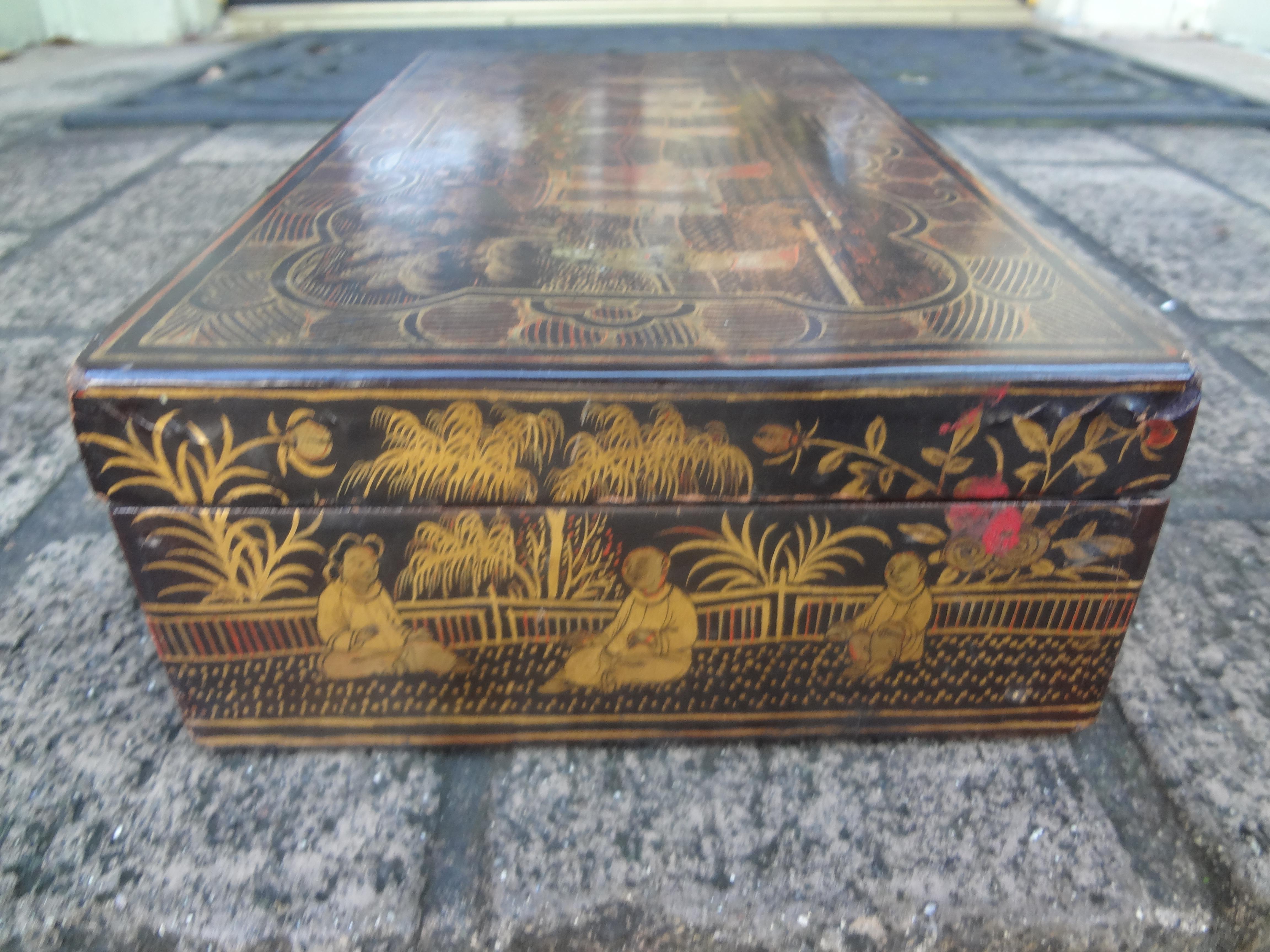 Antique Chinese Decorated Lacquer Decorative Box In Good Condition For Sale In Houston, TX
