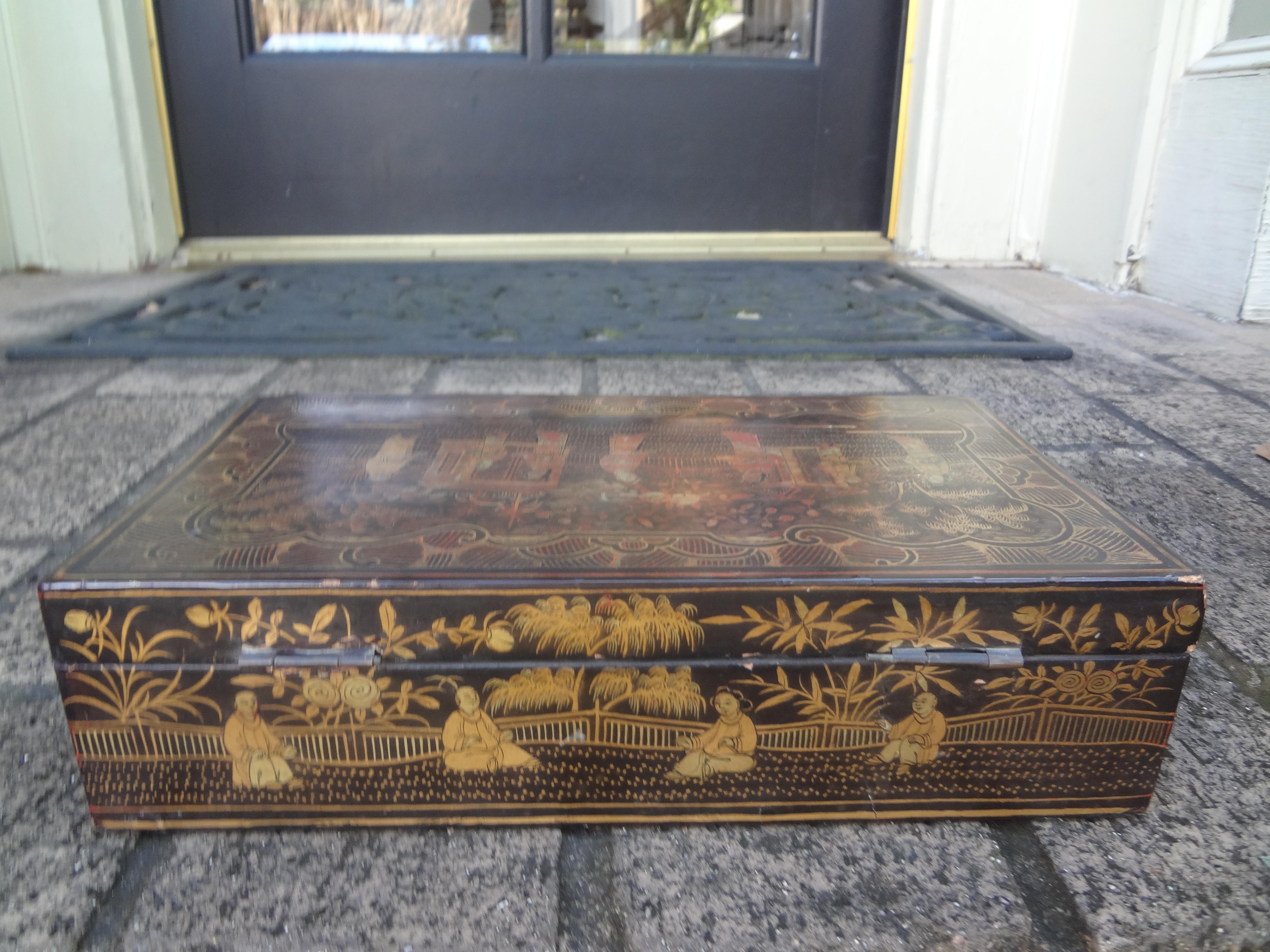 Antique Chinese Decorated Lacquer Decorative Box For Sale 1
