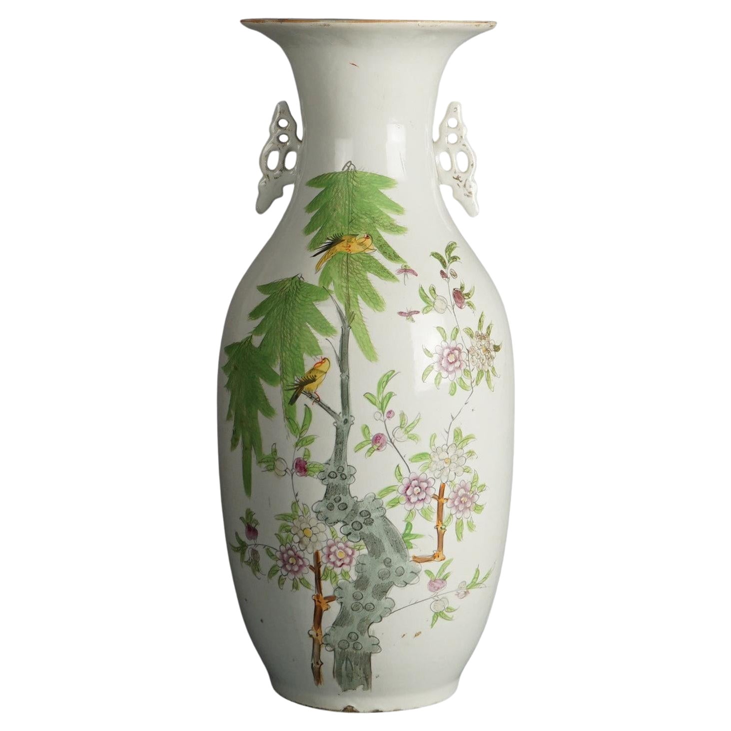 Antiguo Jarrón Chino de Porcelana Decorado a Mano con Escena de Jardín C1920