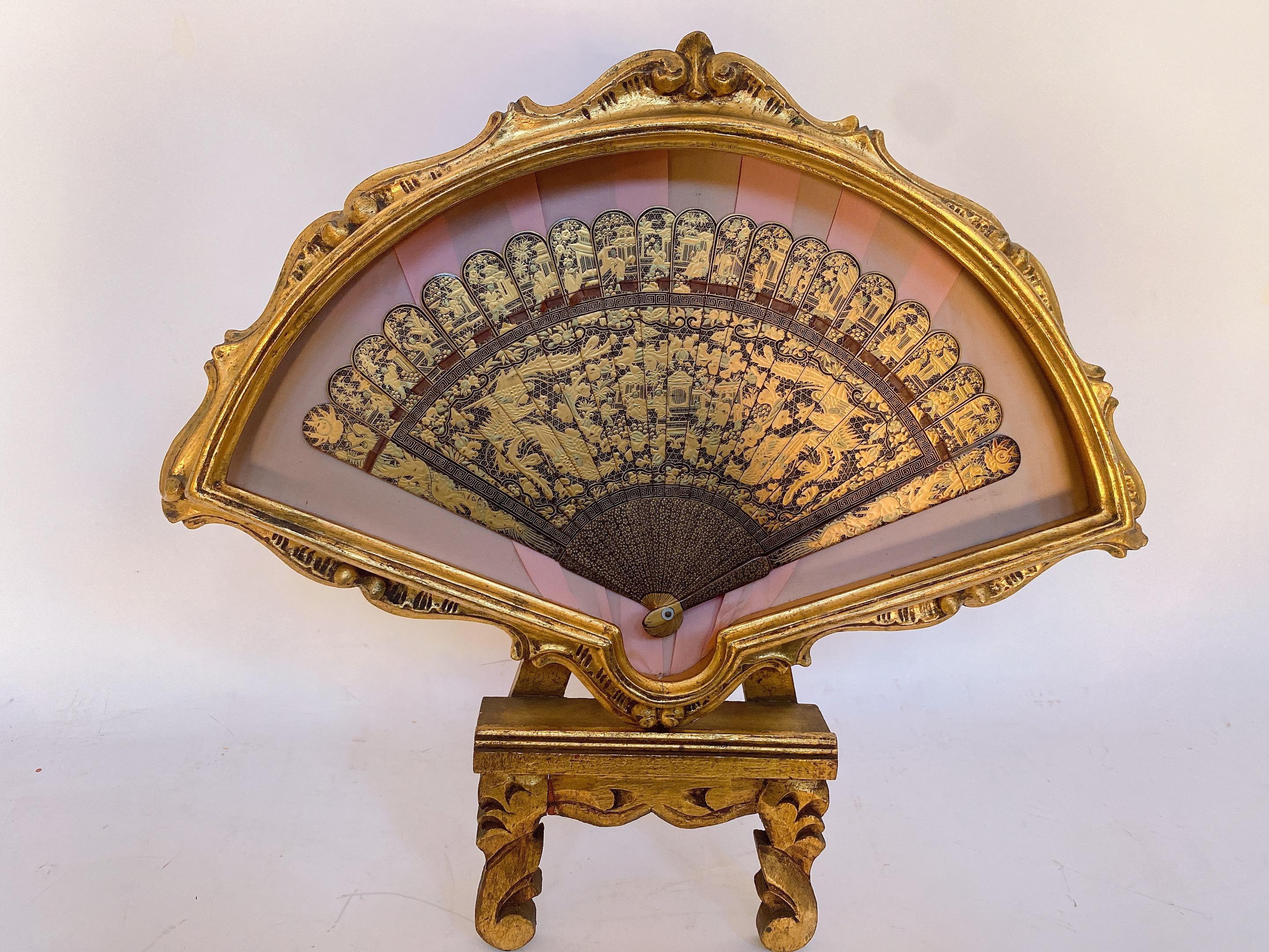 Antique Chinese Hand Paint Gold Lacquer Scene Gilt Fan In Good Condition For Sale In Brea, CA