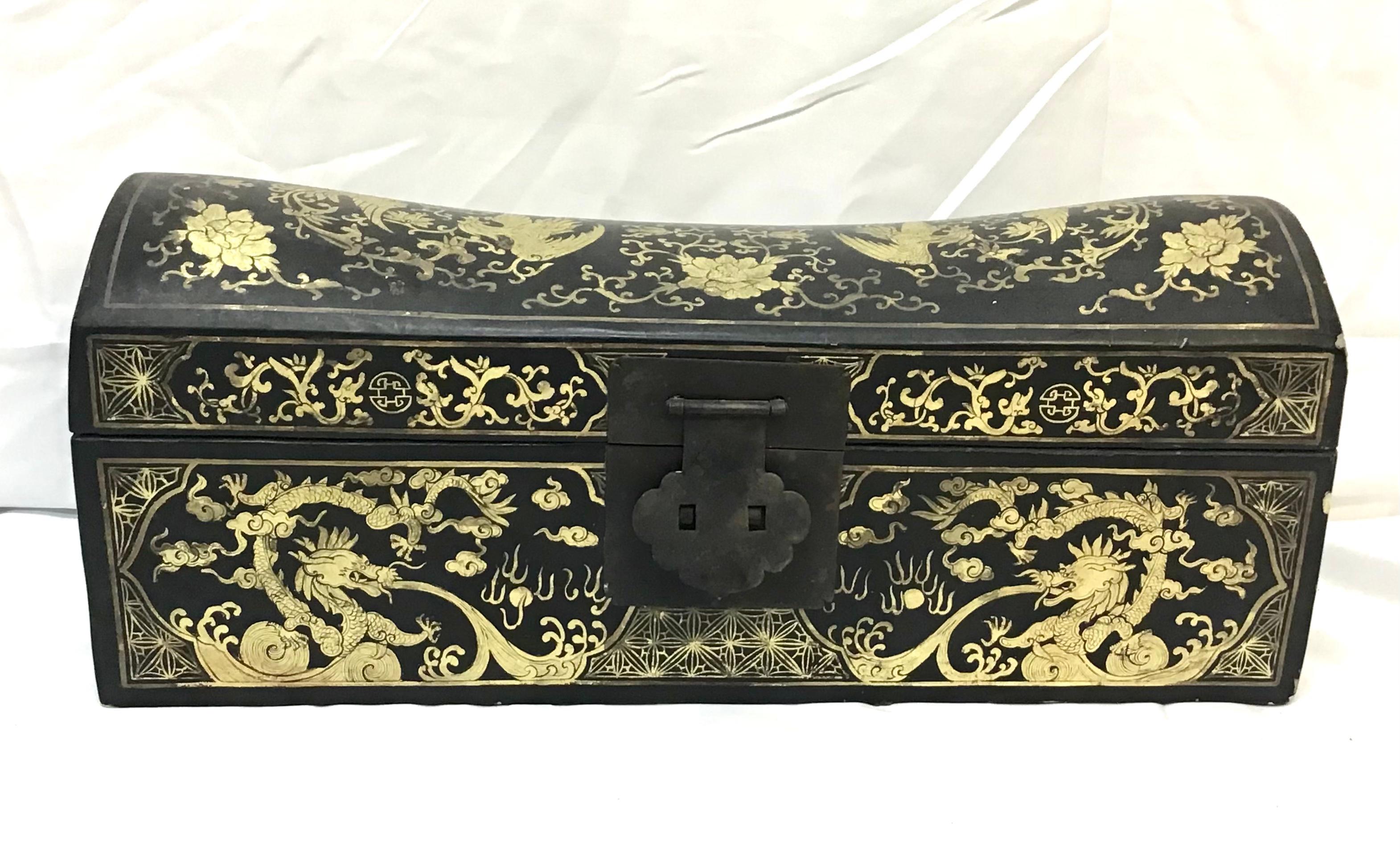 20th Century Antique Chinese Hand-Painted Chinoiserie Pillow Box For Sale