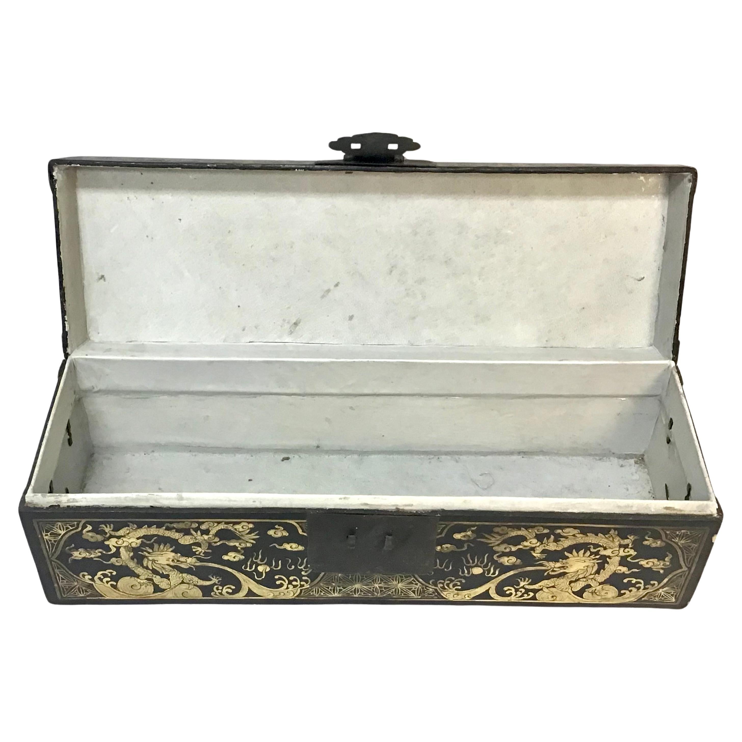 Antike chinesische handbemalte Chinoiserie-Kissenschachtel im Angebot 1