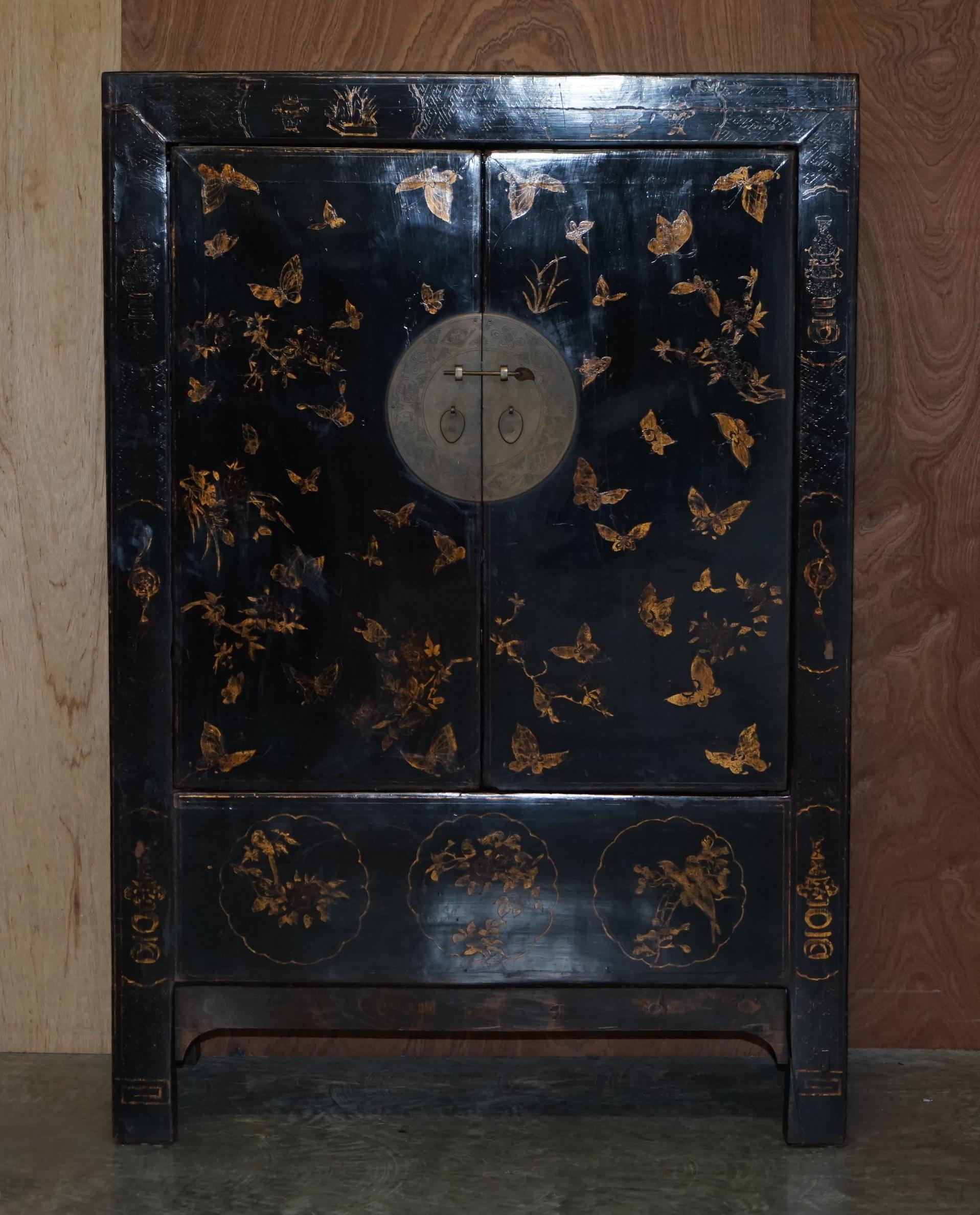 We are delighted to offer this lovely antique circa 1880 hand painted and lacquered Chinese Wedding cupboard for folded linens etc

A very good looking and well made piece, these are now highly collectable as art furniture. This was has a nicely