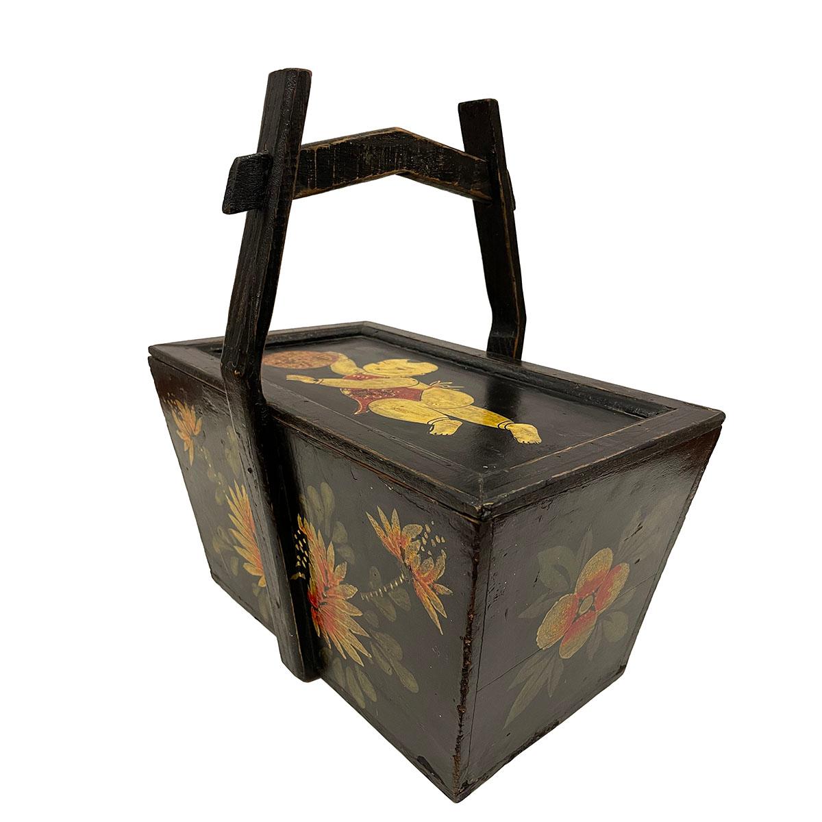 Antique, Chinese Hand Painted Meal Delivery and Lunch Box In Good Condition For Sale In Pomona, CA