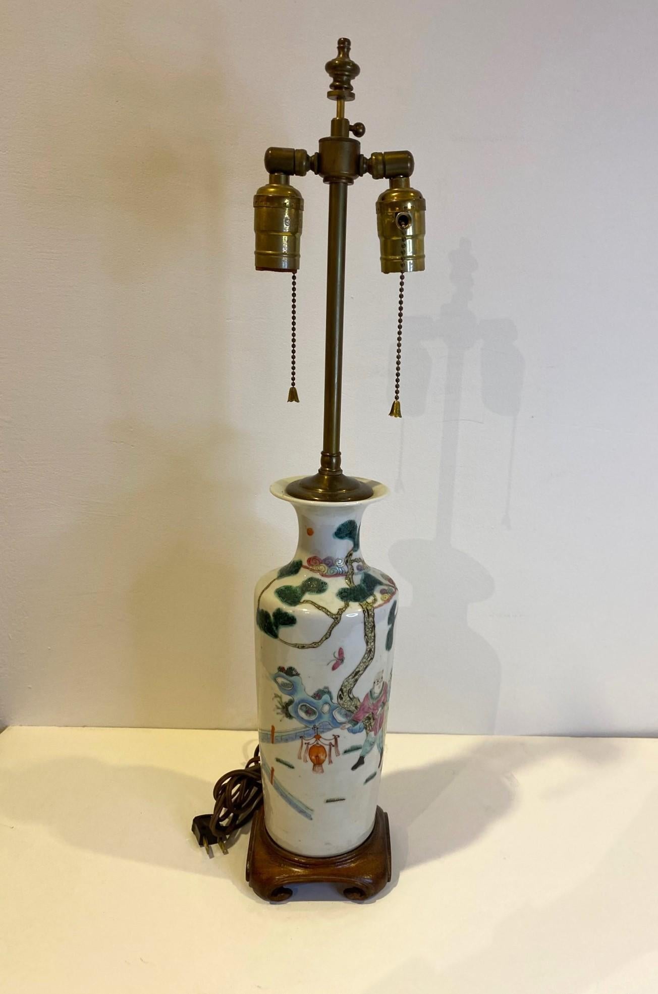 Antike chinesische handbemalte Porzellanvasenlampe im Angebot 3